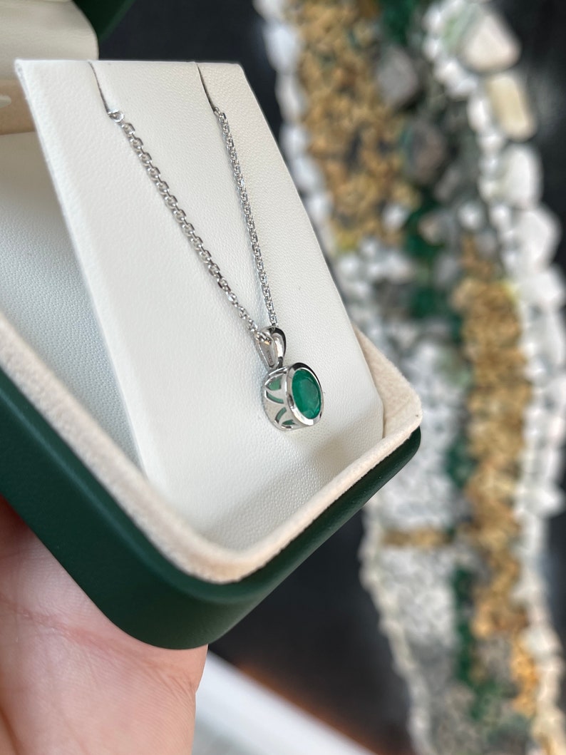1.75ct 14K Gold Dark Vivid Green Emerald Round Cut Solitaire Bezel Set Pendant Necklace for Women - Elegant Jewelry Gift for Anniversary, Birthday & Special Occasions