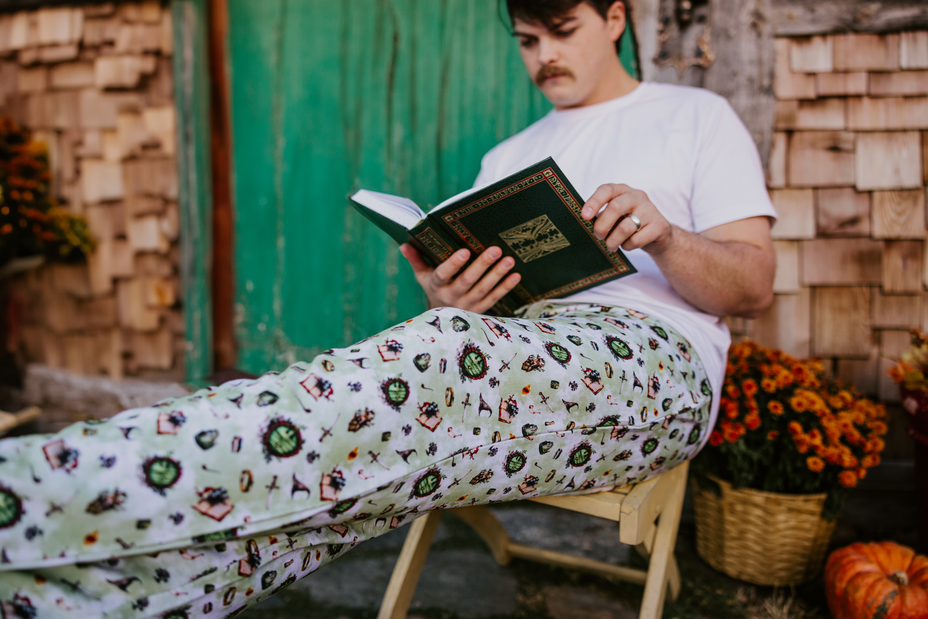 The Lord of the Rings™ Icons Straight Leg Pajama Pants for Men - Comfortable Sleepwear for Movie Nights & Relaxation