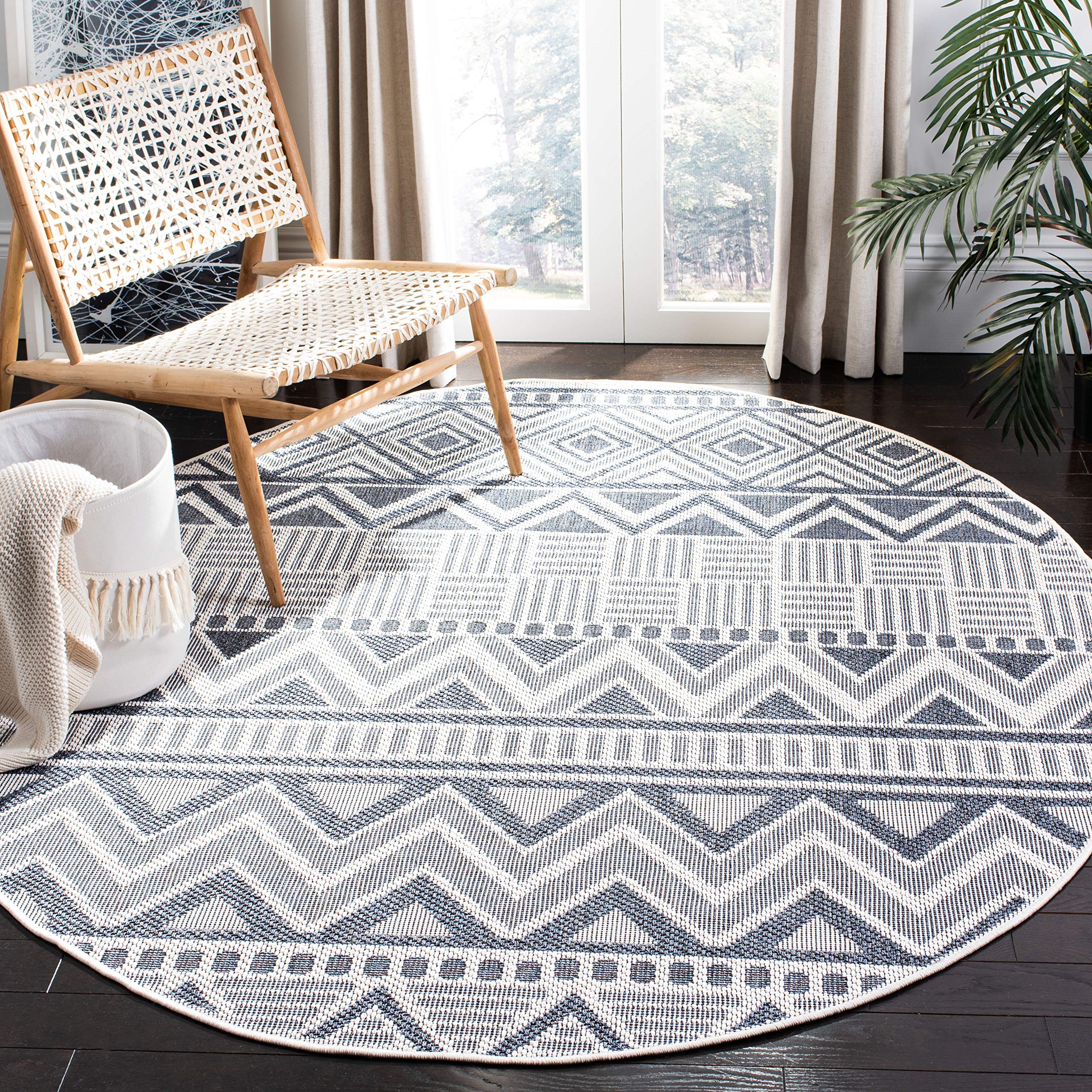 SAFAVIEH Bermuda Collection 8' Round Area Rug - Cream & Navy, Non-Shedding, Machine Washable Indoor/Outdoor Rug for Living Room, Bedroom, Patio & Backyard (BMU818A)