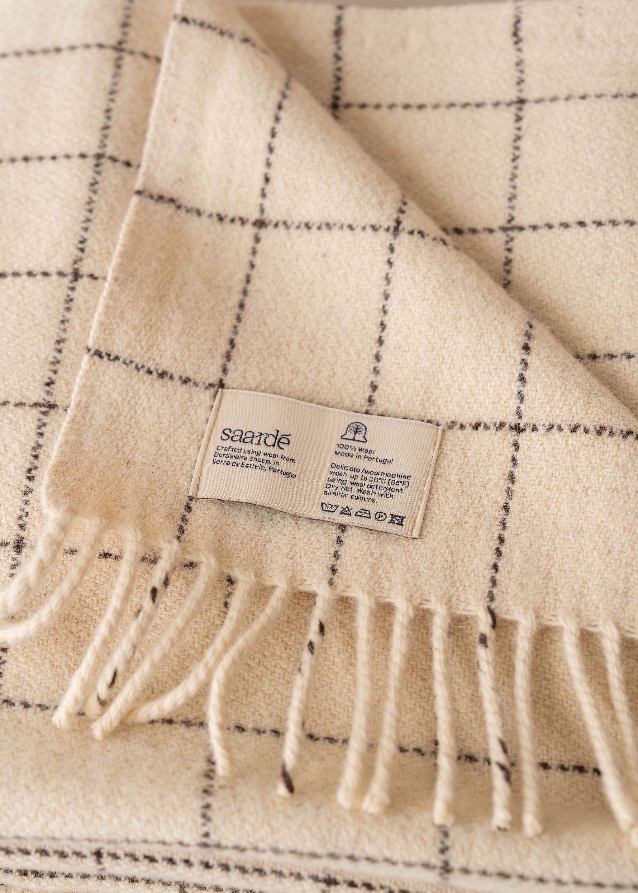 Cozy Grid Wool Throw Blanket & Reversible Bed Cover - Soft Warm Plaid Design for Couch, Sofa, Bed & Home Decor - Perfect for Winter, Fall & Gift Giving
