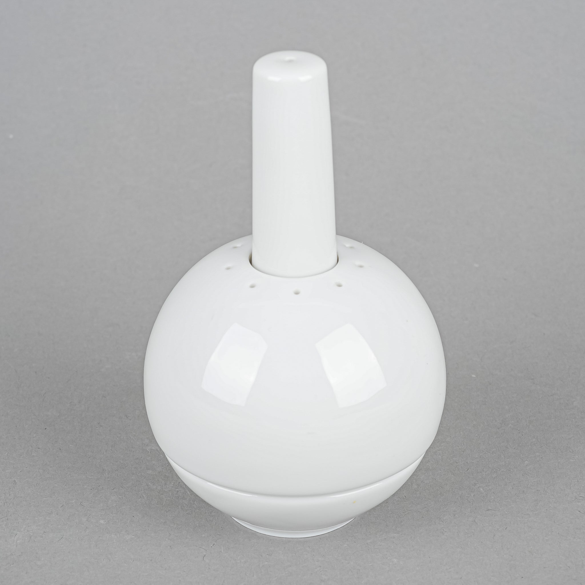 ROSENTHAL Platt & Young Weiss Salt and Pepper Shaker Set - 2 Piece Elegant Ceramic Spice Grinders for Dining Table, Kitchen, or Gift Giving