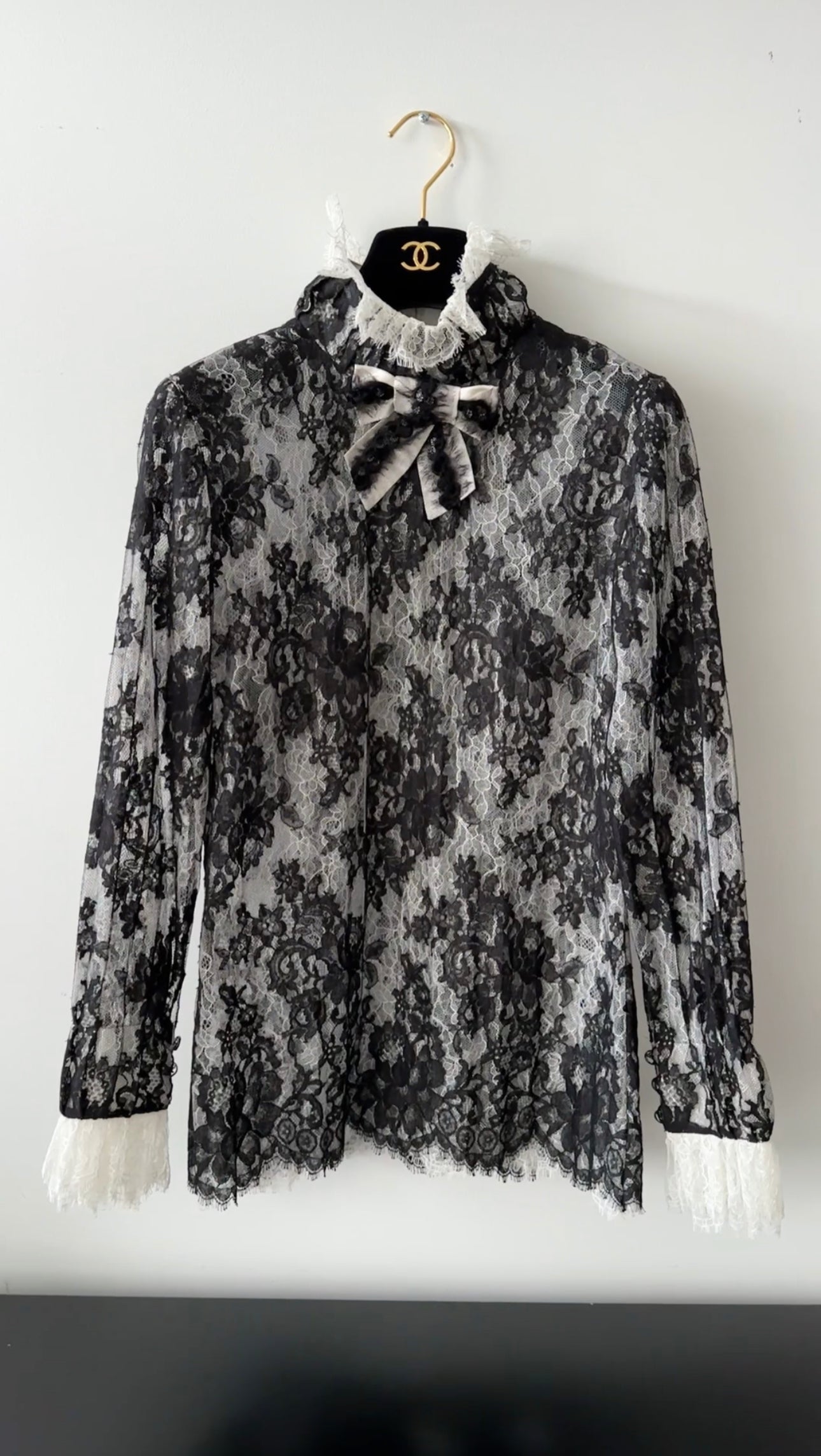 Chanel Pre Fall 2015 Runway Black and White Lace Blouse Women's Size FR38/S - Elegant Office Wear & Evening Party Top
