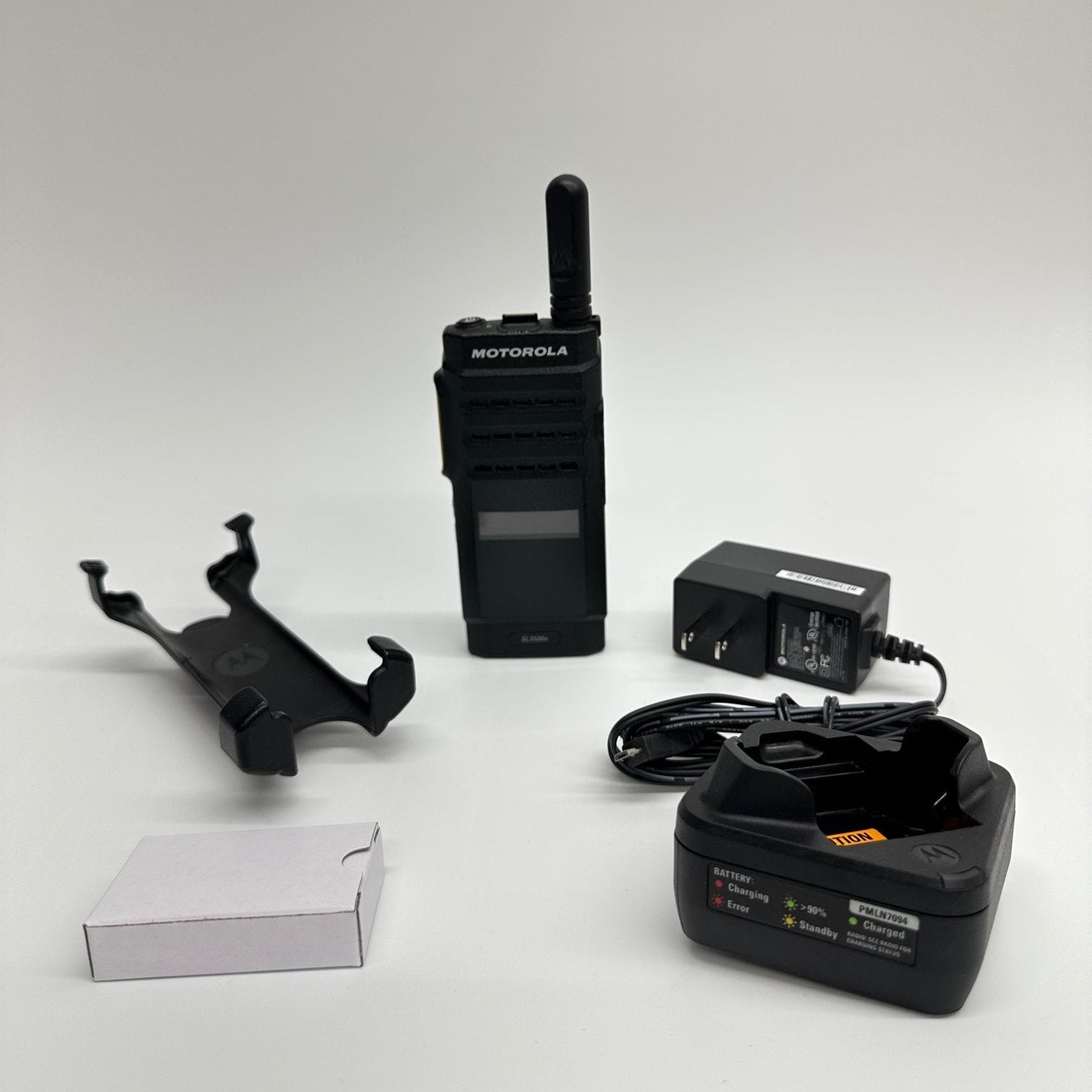 Motorola SL3500e UHF Digital MotoTRBO Two-Way Portable Radio - AAH88YCD9SA2AN Model for Business & Industrial Use - Ideal for Construction, Warehouses & Security Teams