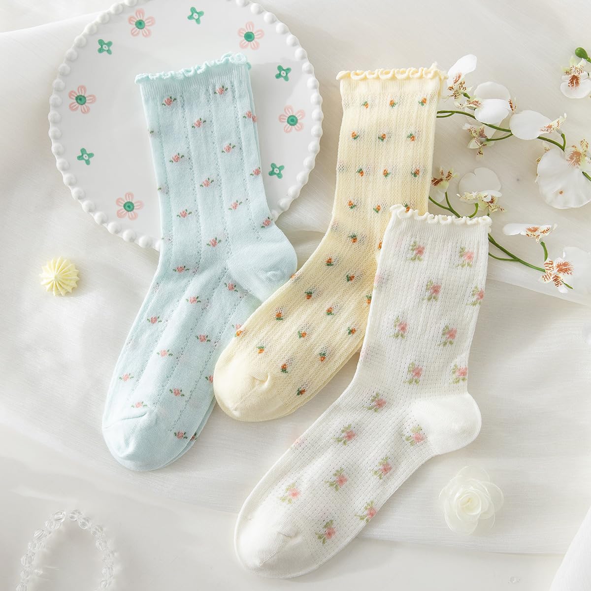 Breathable Women's Ankle Socks with Lace Trim & Floral Embroidery - Fashionable Sports Socks for Running, Yoga & Casual Wear