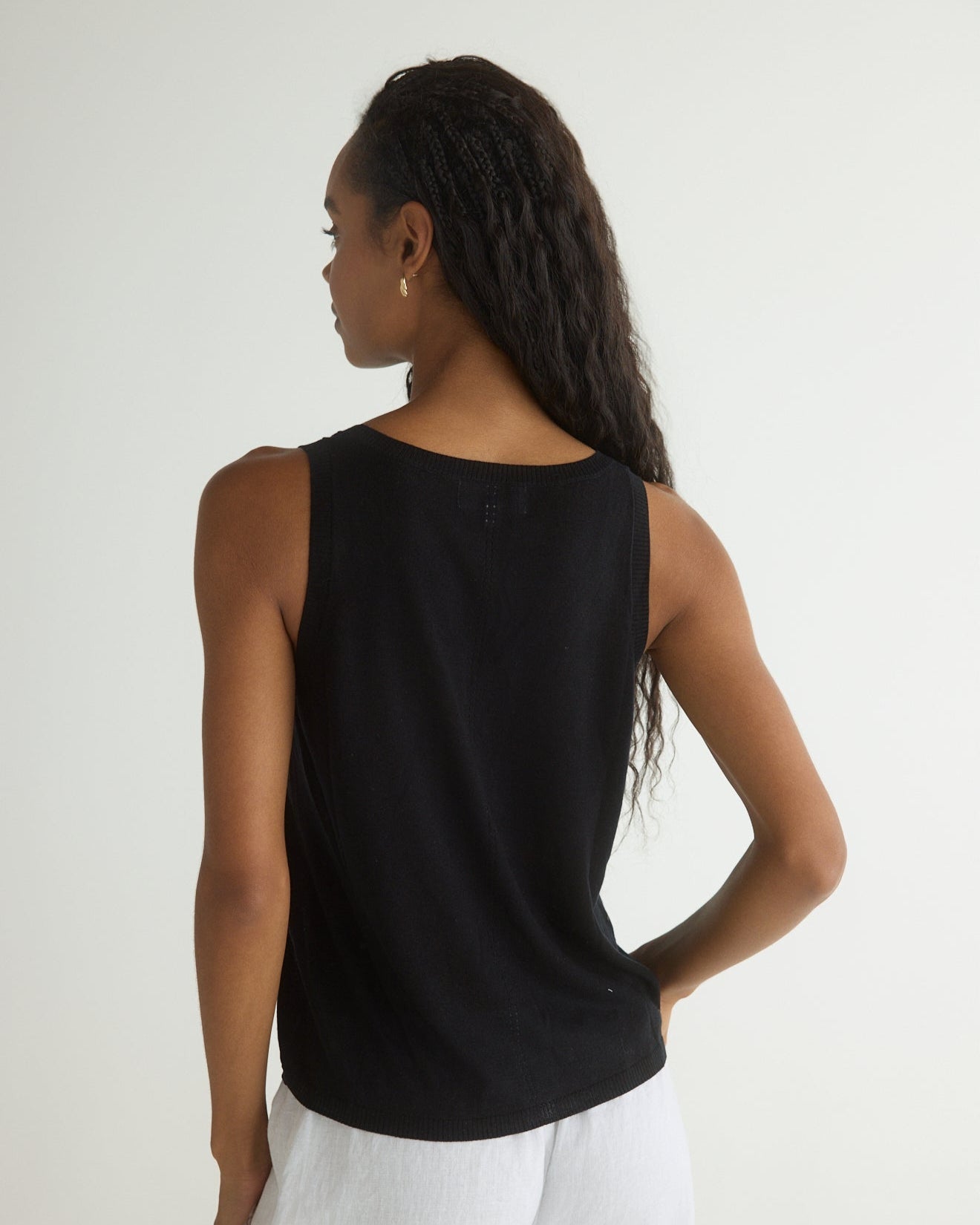 Women's Sleeveless Scoop Neck Knit Top - Soft Stretchy Summer T-Shirt - Casual Comfortable Basic Black Top for Work, Travel & Everyday Wear