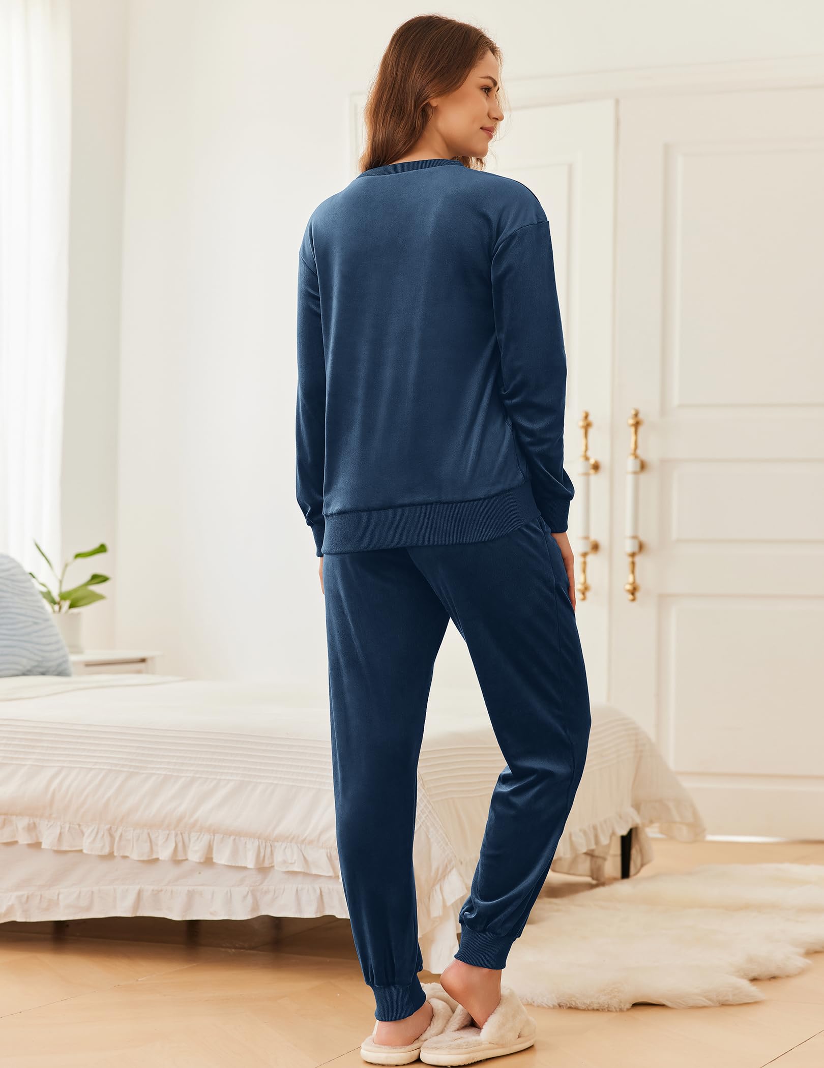 Ekouaer Women's Velvet Pajama Set - Soft Long Sleeve Sleepwear & Jogger Pants, 2-Piece Lounge Outfit for Cozy Nights, Winter Sleepwear & Casual Loungewear