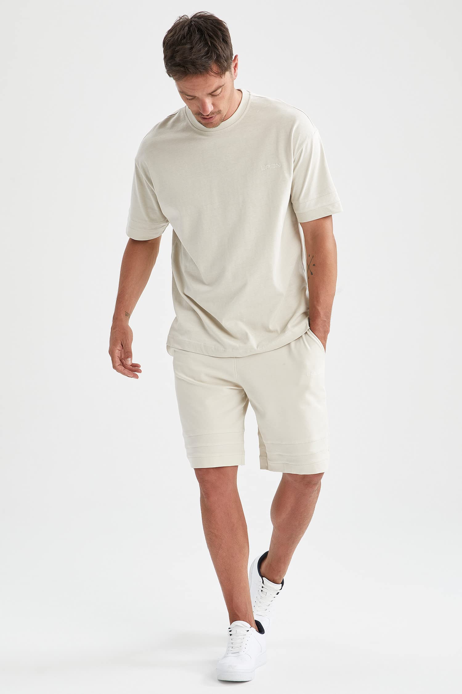 DeFacto Men's 100% Cotton Oversized Short Sleeve Crew Neck T-Shirt - Comfortable Loose Fit Casual Tee for Streetwear, Lounge & Everyday Wear