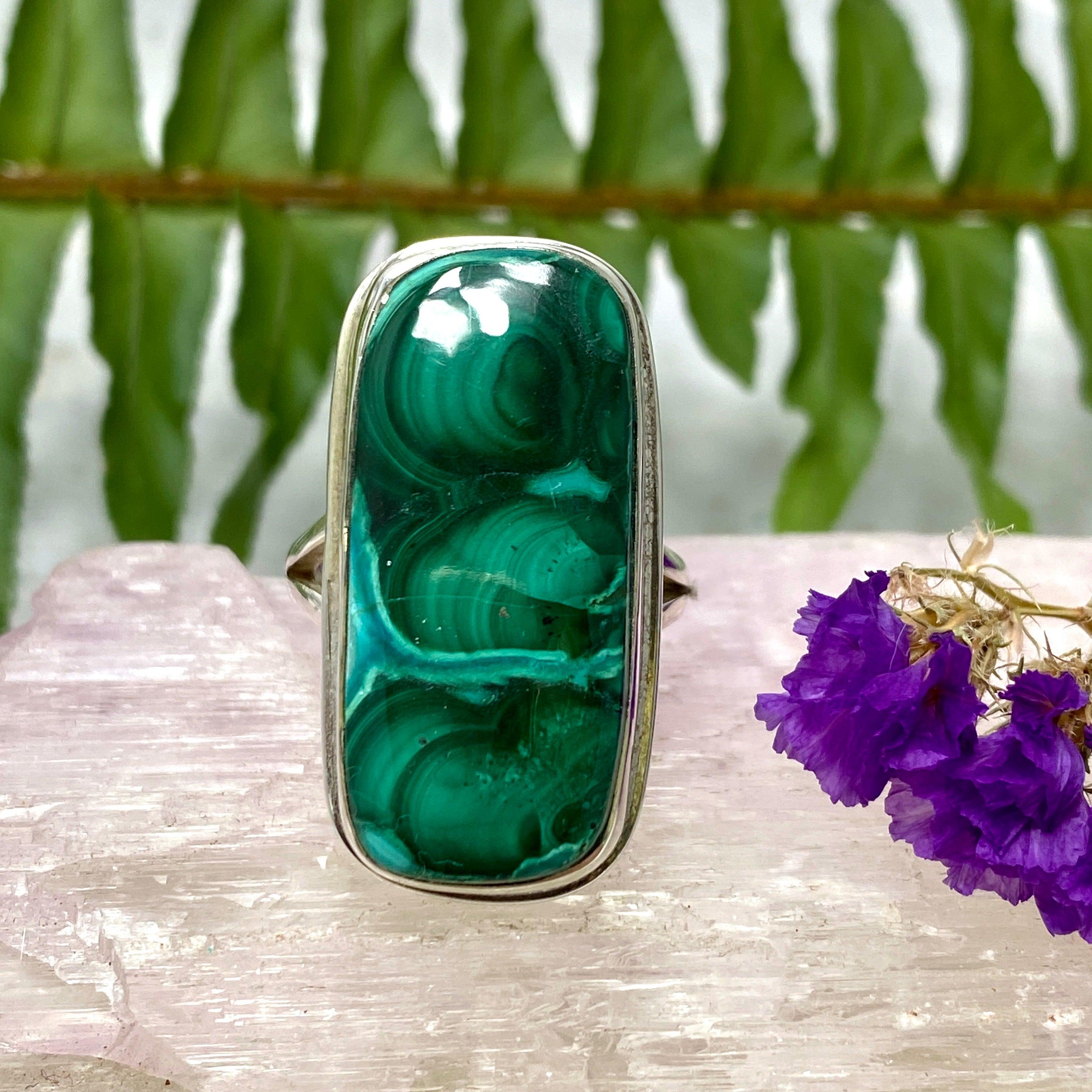 Malachite Oval Cabochon Ring for Women - Sterling Silver Split Band Size 8 - KRGJ1702 - Perfect for Everyday Wear, Gift Giving & Boho Jewelry Lovers