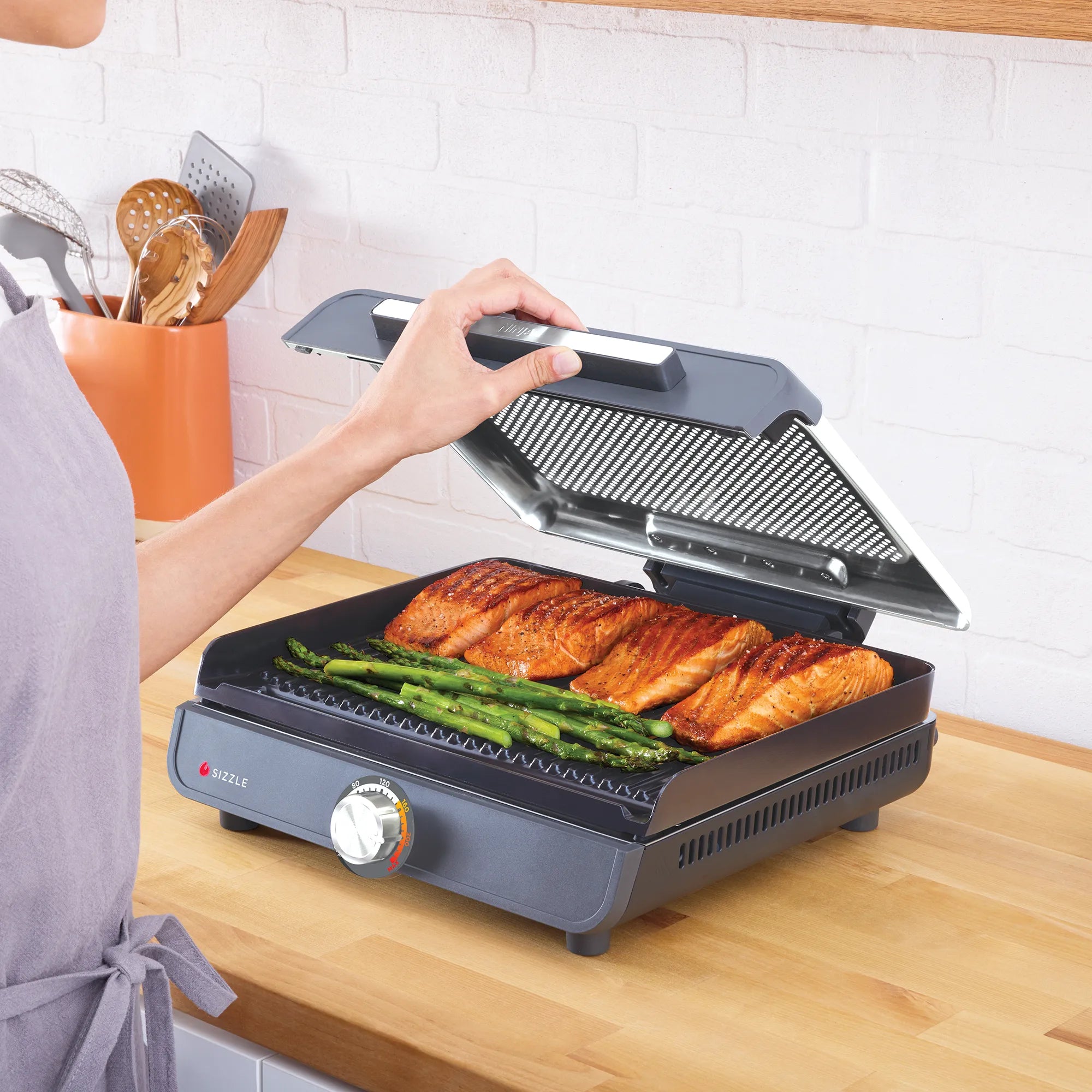 Ninja Sizzle Indoor Electric Grill with Flat Plate - Countertop Smokeless Grill for Steak, Chicken, Vegetables - Perfect for Small Kitchens, Apartments & Healthy Cooking