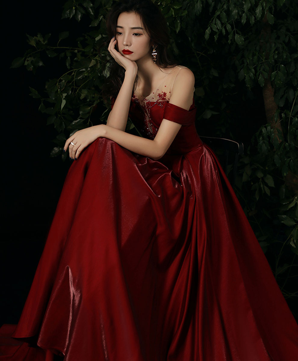 Elegant Burgundy Beaded Round Neck Long Prom Dress for Women - Perfect for Graduation, Formal Events & Evening Gala