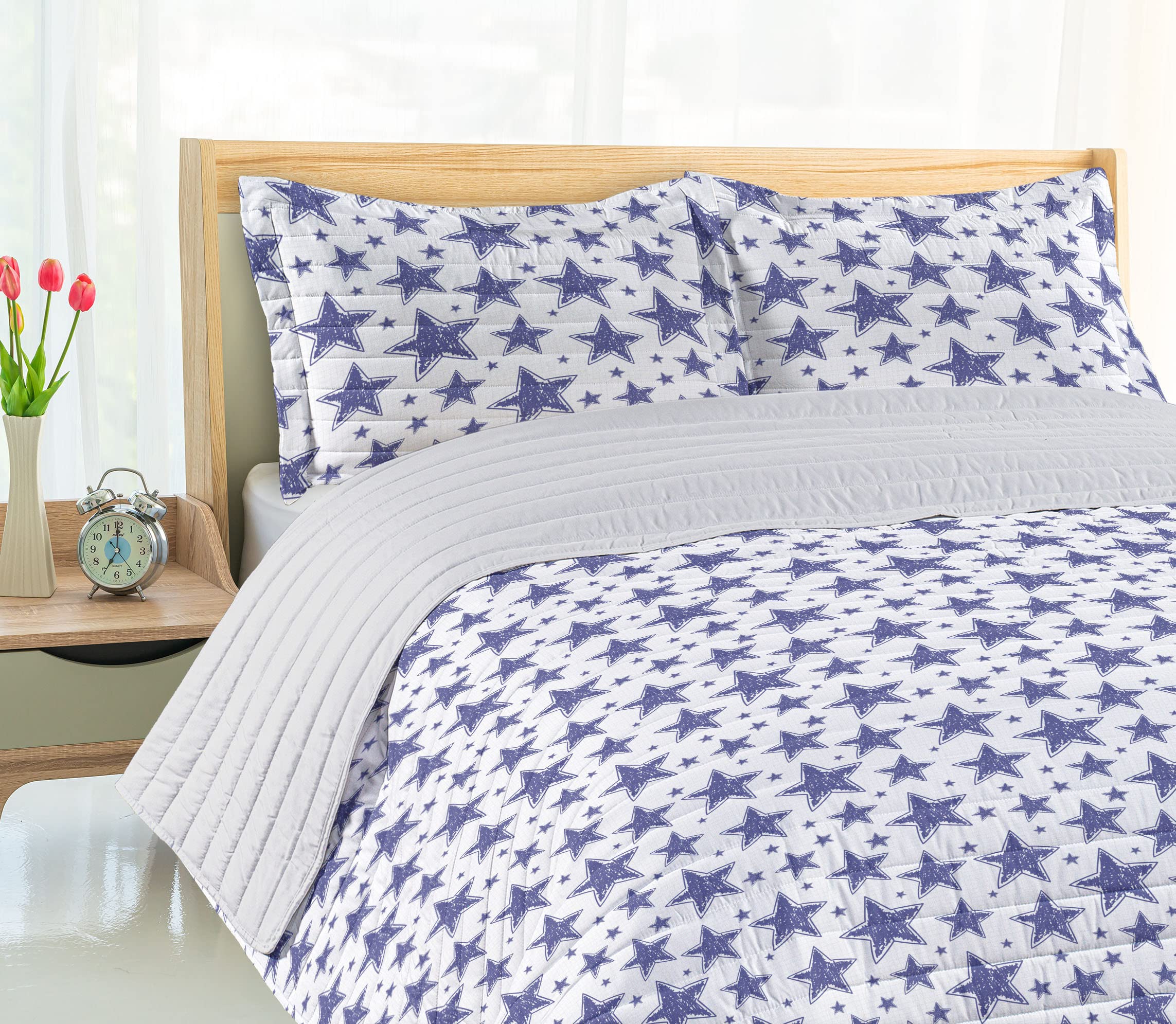 Ambesonne Star Microfiber Bedspread Set - Hand Drawn 5-Pointed Doodle Stars Geometric Pattern, Soft King Size Bedding with Pillow Shams & Comforter in Violet Blue White | Perfect for Modern Bedroom Decor, Guest Rooms & Cozy Home Styling