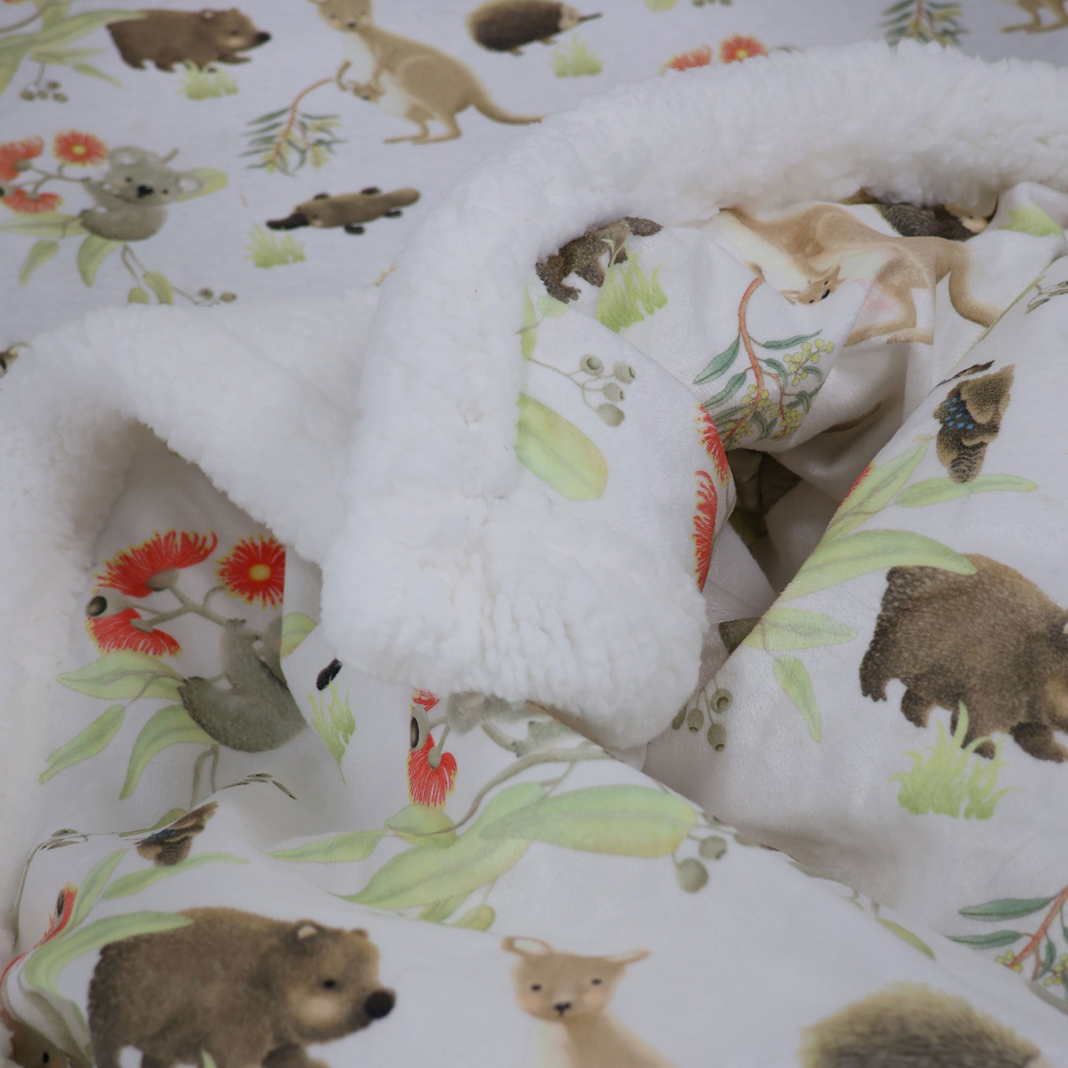 Soft Aussie Animals Cuddle Blanket - Cozy Flannel Throw for Kids & Adults - Perfect for Bedtime, Lounging & Nursery Decor