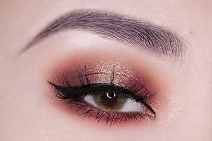 Nude Eyeshadow Palette for Women with Makeup Brushes & Beauty Sponges - 3-Piece Makeup Set | Perfect for Everyday Wear, Professional Makeup & Travel