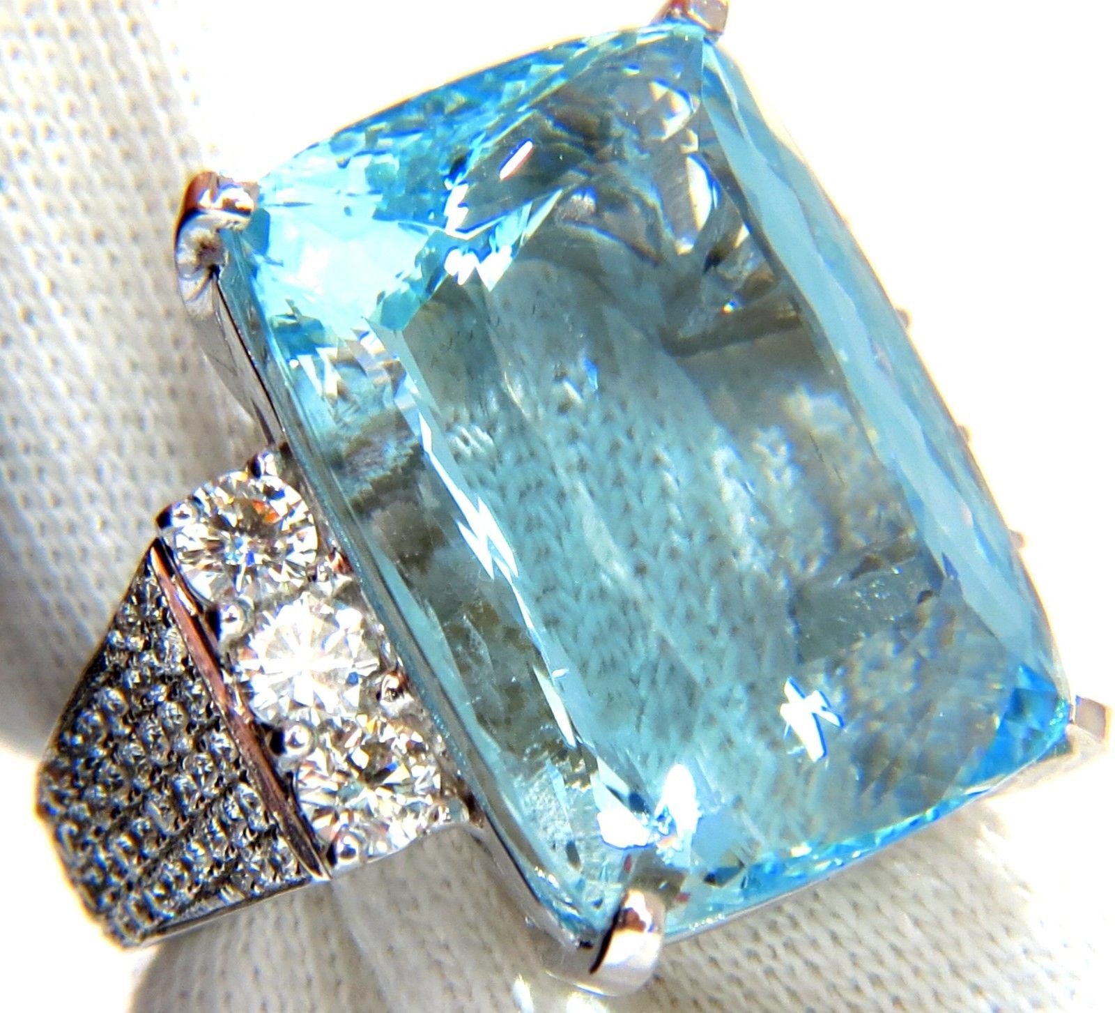 39.10ct GIA Certified Natural Cushion Cut Aquamarine Diamond Ring in 14kt White Gold - Vivid Aqua Blue Gemstone for Engagement, Wedding & Special Occasions