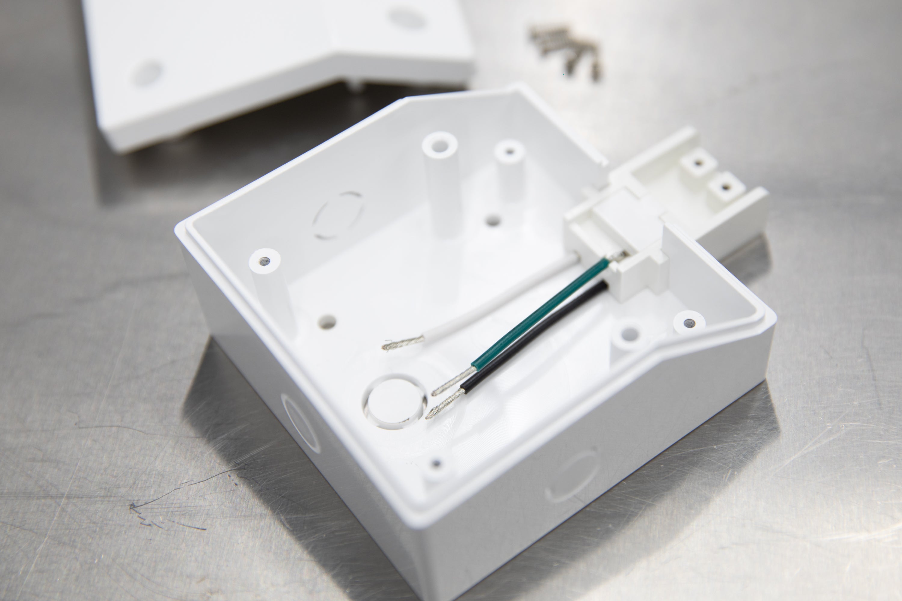 Under Cabinet Light Connector Box - Dimmable LED Power Supply for Kitchen Lighting, Cabinet Lights - Perfect for Home, Office, and Retail Display Lighting