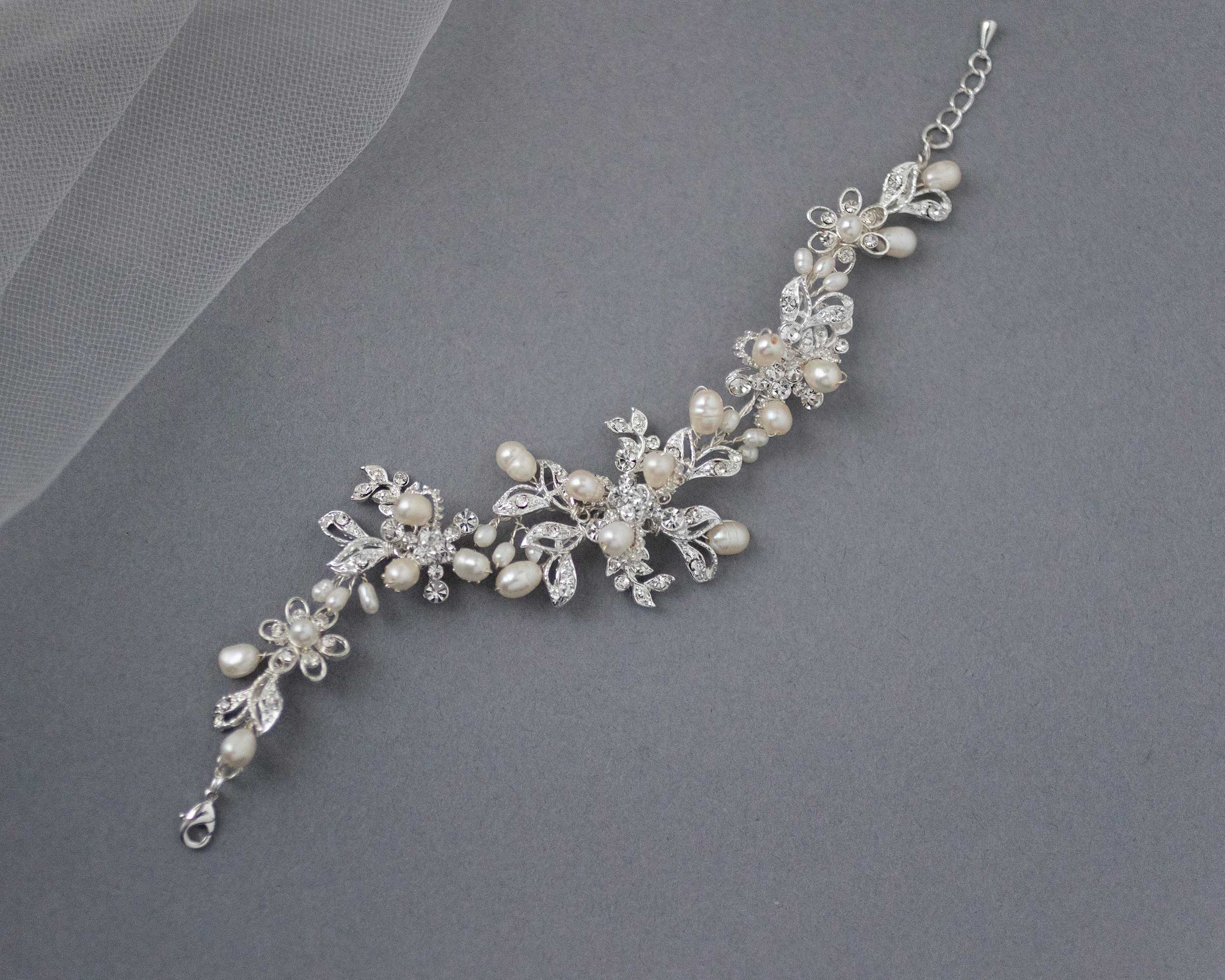 Elegant Wedding Pearl Bridal Bracelet with Sparkling Crystals - Perfect for Brides, Bridesmaids & Formal Occasions
