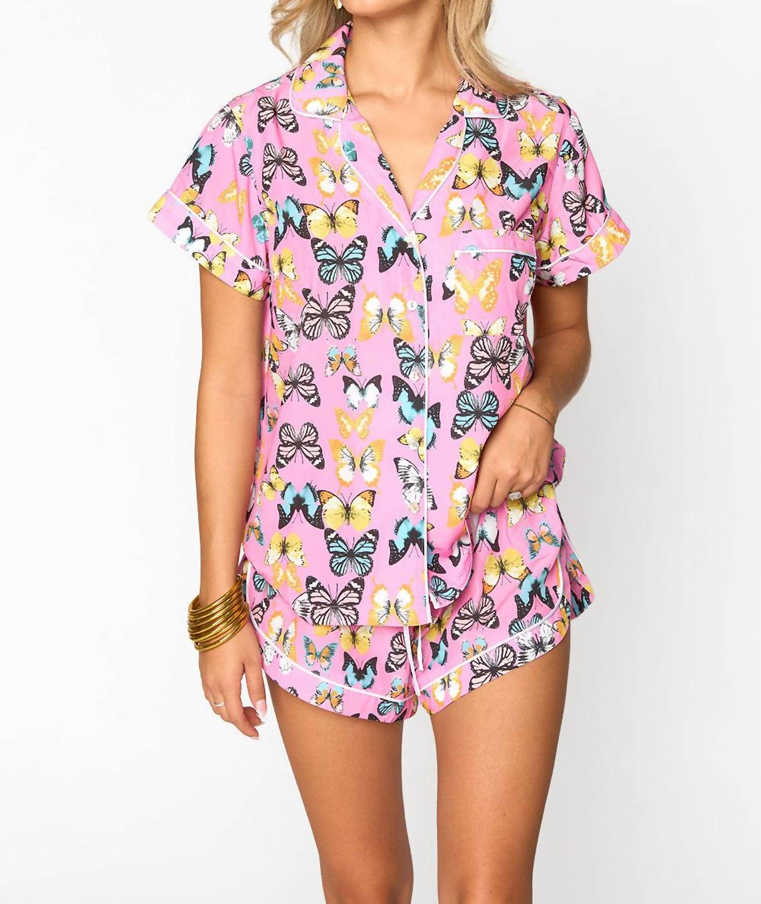 Feelin' Butterflies Pajama Set for Women - Soft Pink Sleepwear, Comfortable Loungewear for Relaxing at Home or Sleepovers