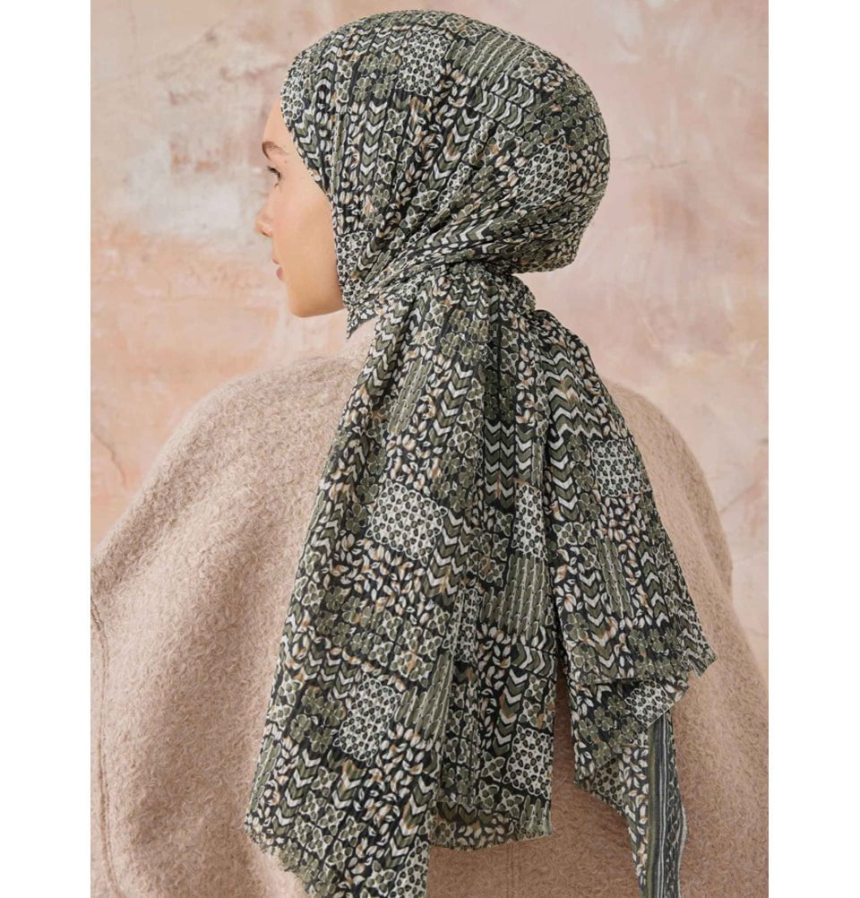 Stylish Abstract Crinkle Cotton Hijab Shawl in Green - Perfect for Modest Fashion, Daily Wear & Special Occasions