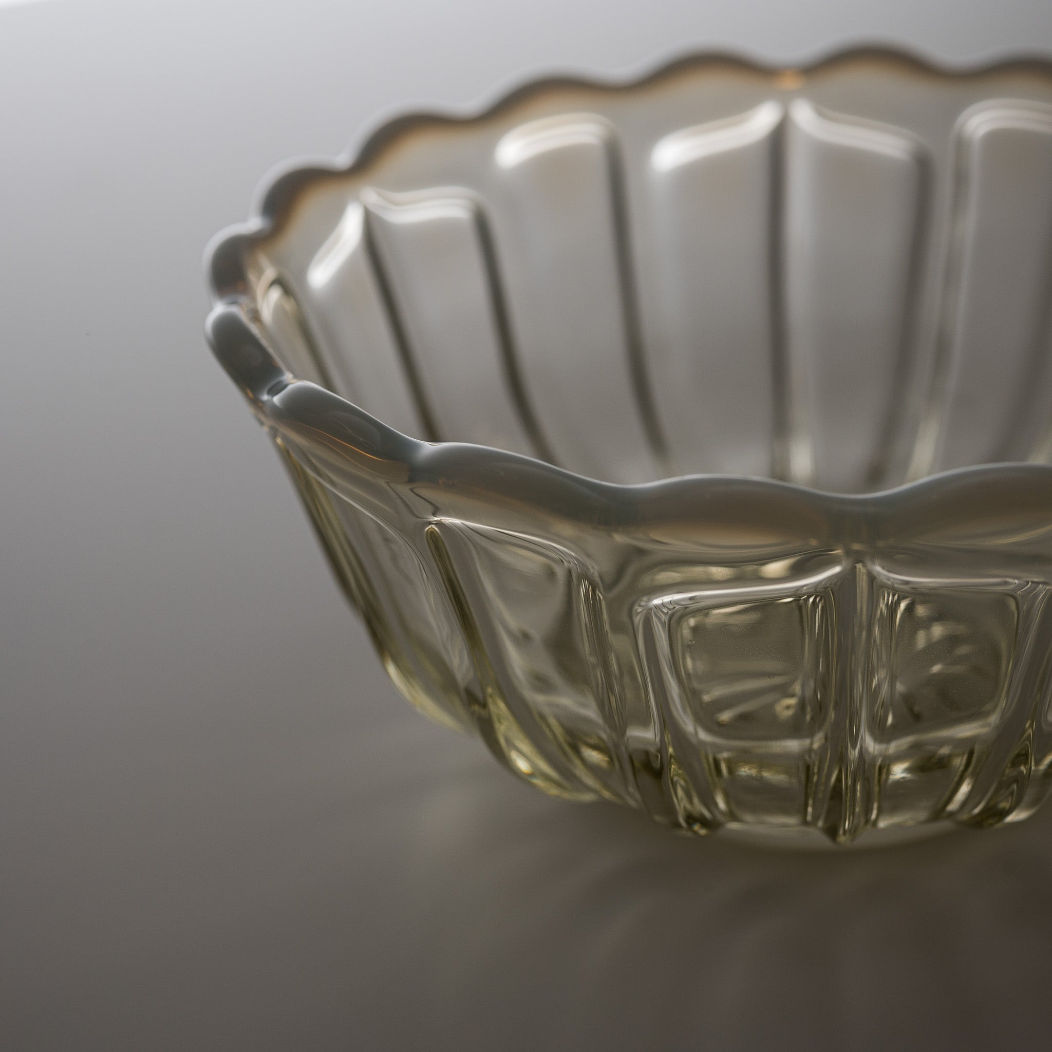 Hirota Glass Snow Flower Glass Bowl 14.2 cm - Japanese Handcrafted Crystal Clear Serving Bowl for Desserts, Salads & Home Decor