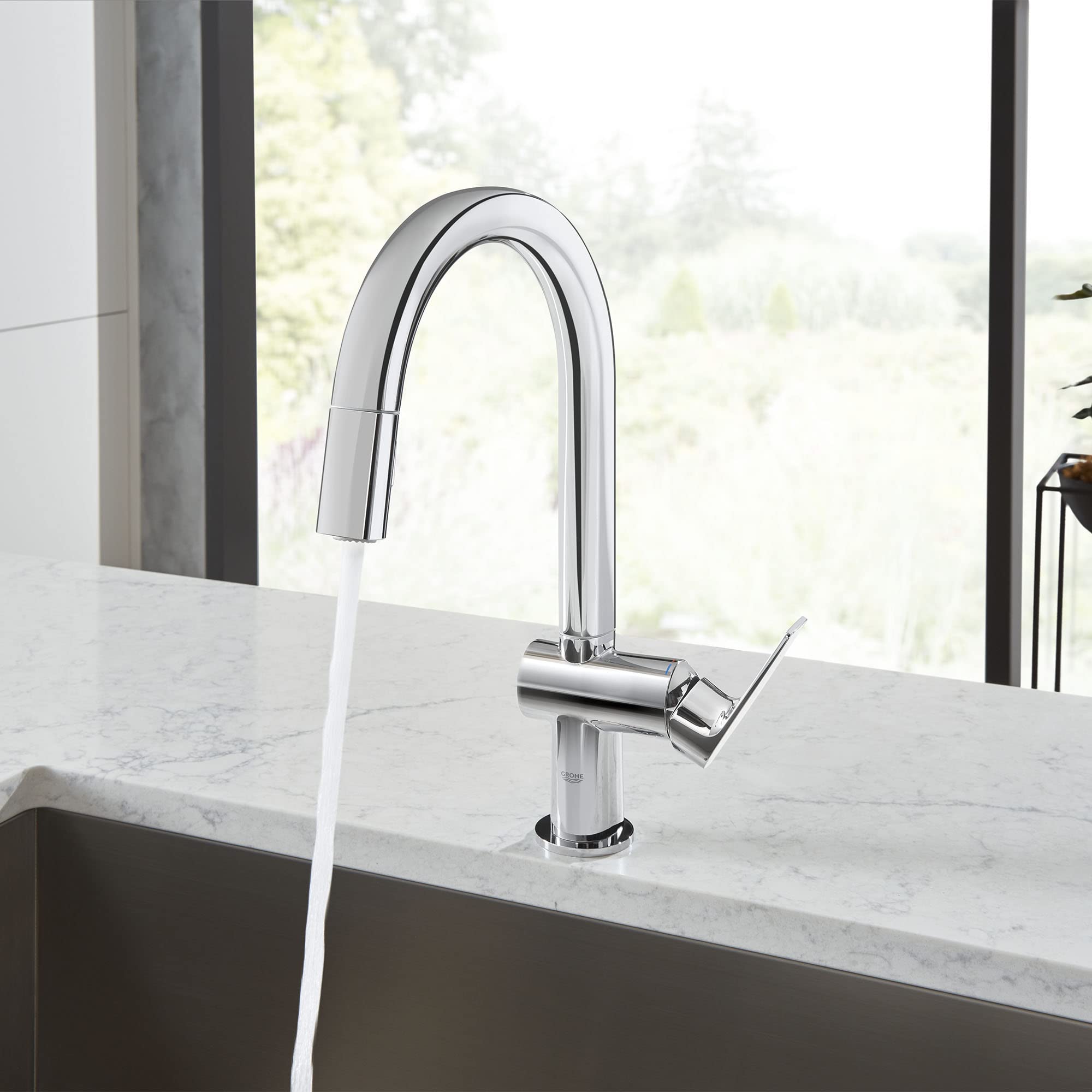 Grohe 30377000 Stainless Steel Pull-Down Kitchen Faucet with High Arc Spout - Perfect for Modern Home Kitchens and Restaurant Use