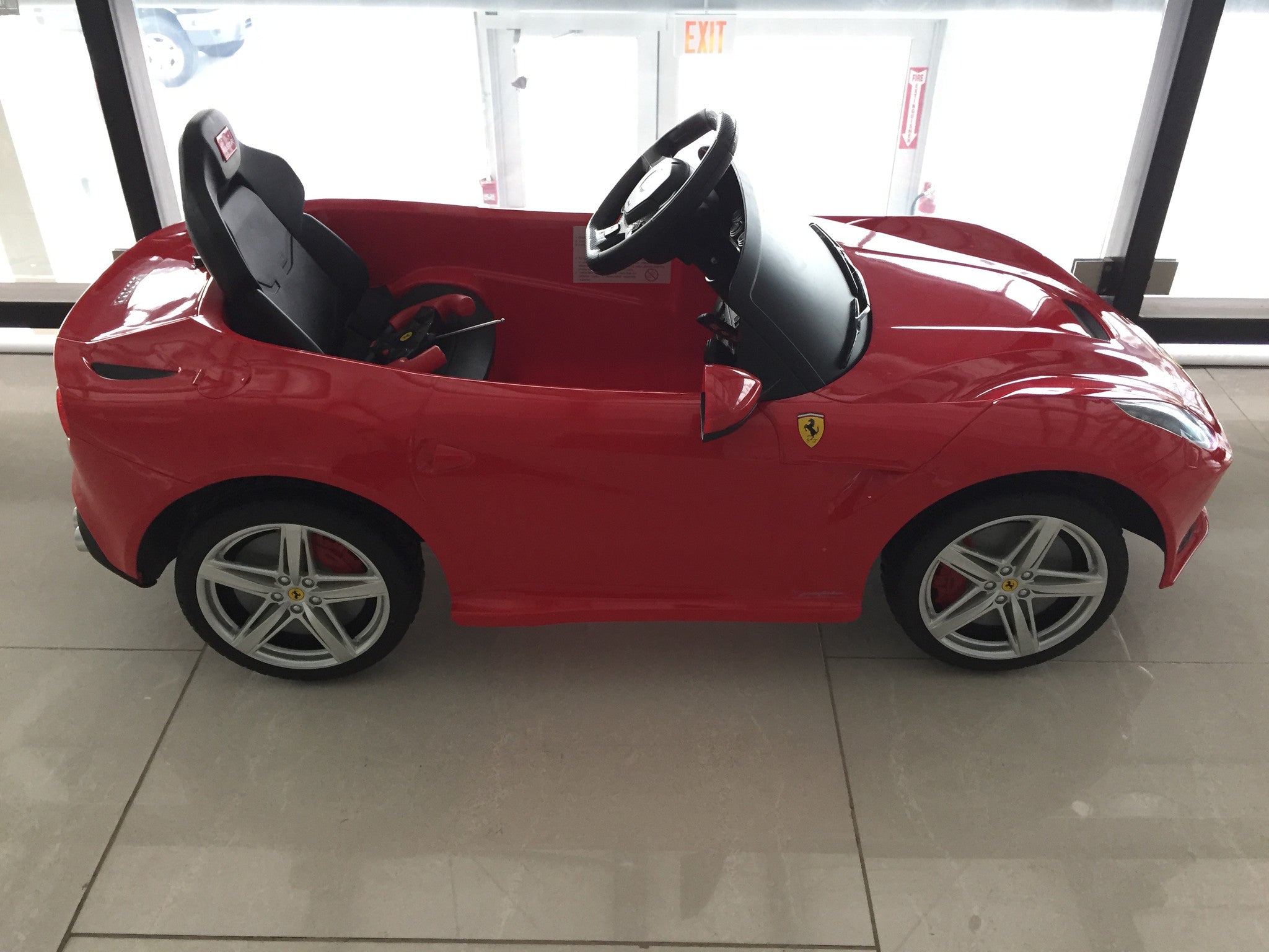 12V Ferrari F12 Kids Ride-On Car - Electric Toy Car with Remote Control, LED Lights & Music - Perfect for Outdoor Play, Birthday Gifts & Toddler Pretend Driving Fun