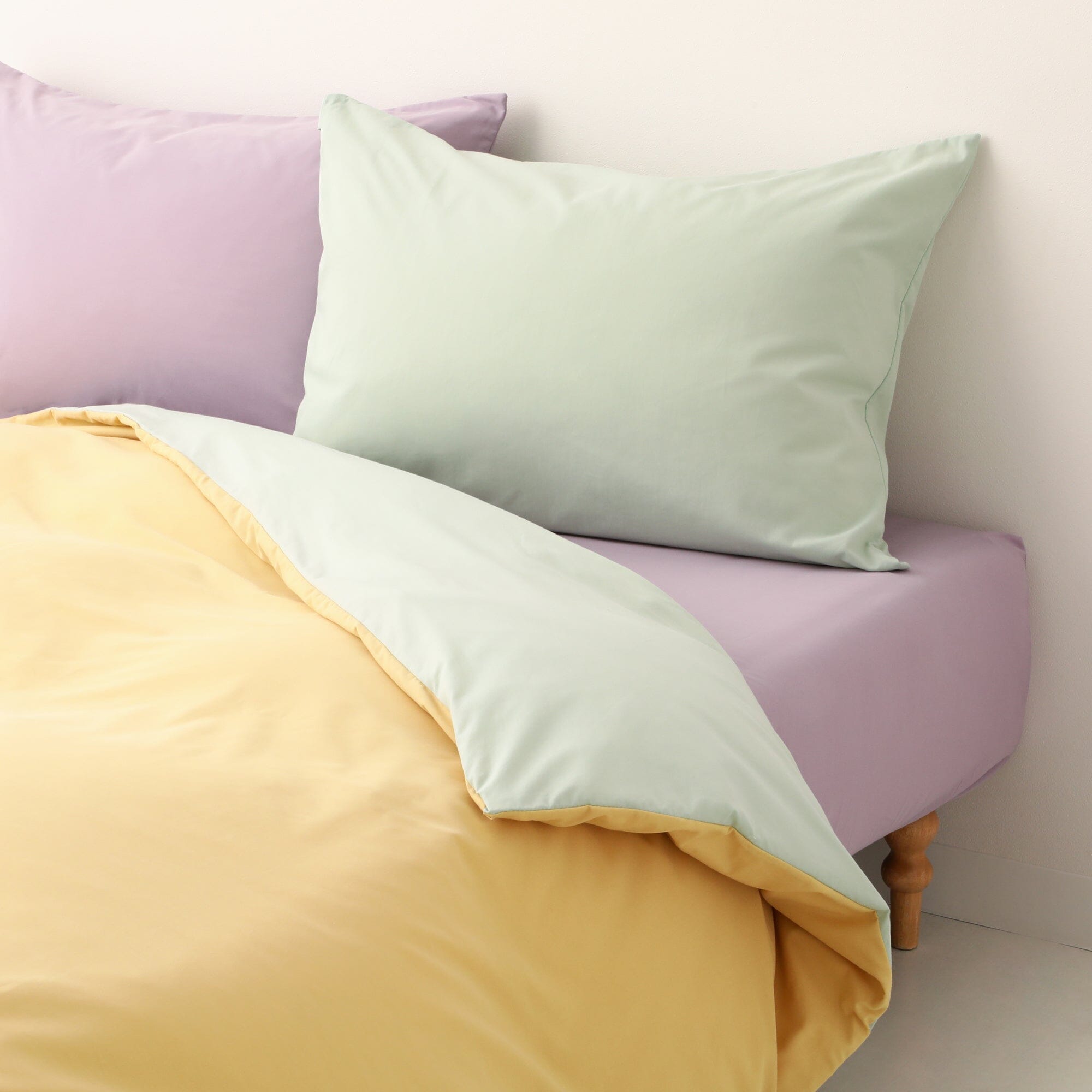 Vibrant Yellow and Purple Bedding Set - Queen/King Size Comforter Cover & Pillowcases - Soft & Breathable for Cozy Sleep - Perfect for Master Bedroom, Guest Room, or Dorm Decor