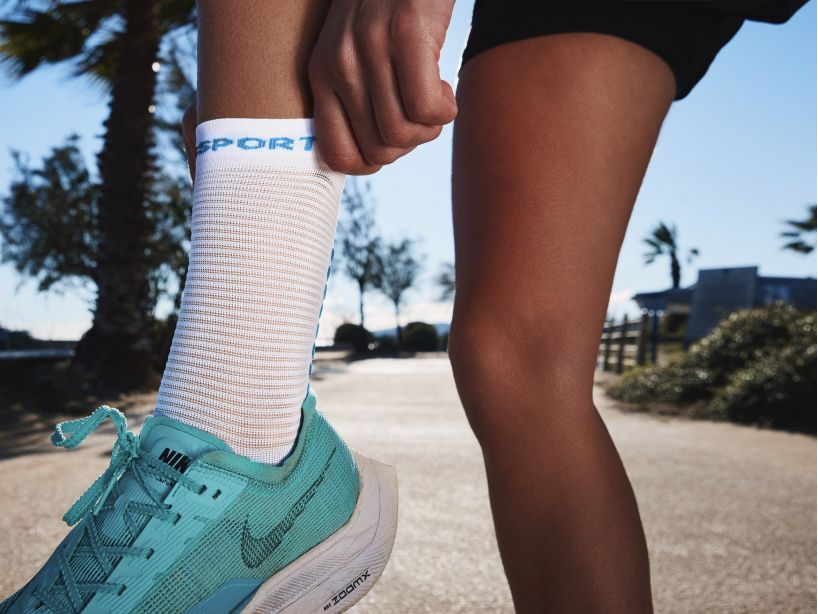Compressport Unisex Pro Racing Socks v4.0 - High Performance Running Socks for Men & Women - White/Fjord Blue - Ideal for Marathon, Trail Running & Athletic Training