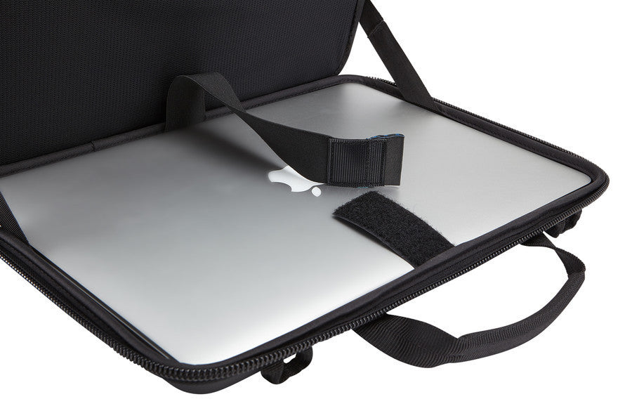 Thule Gauntlet 3.0 13-15 Inch Laptop Sleeve for MacBook Pro/Air - Waterproof Protective Case in Black - Perfect for Travel, Work & School