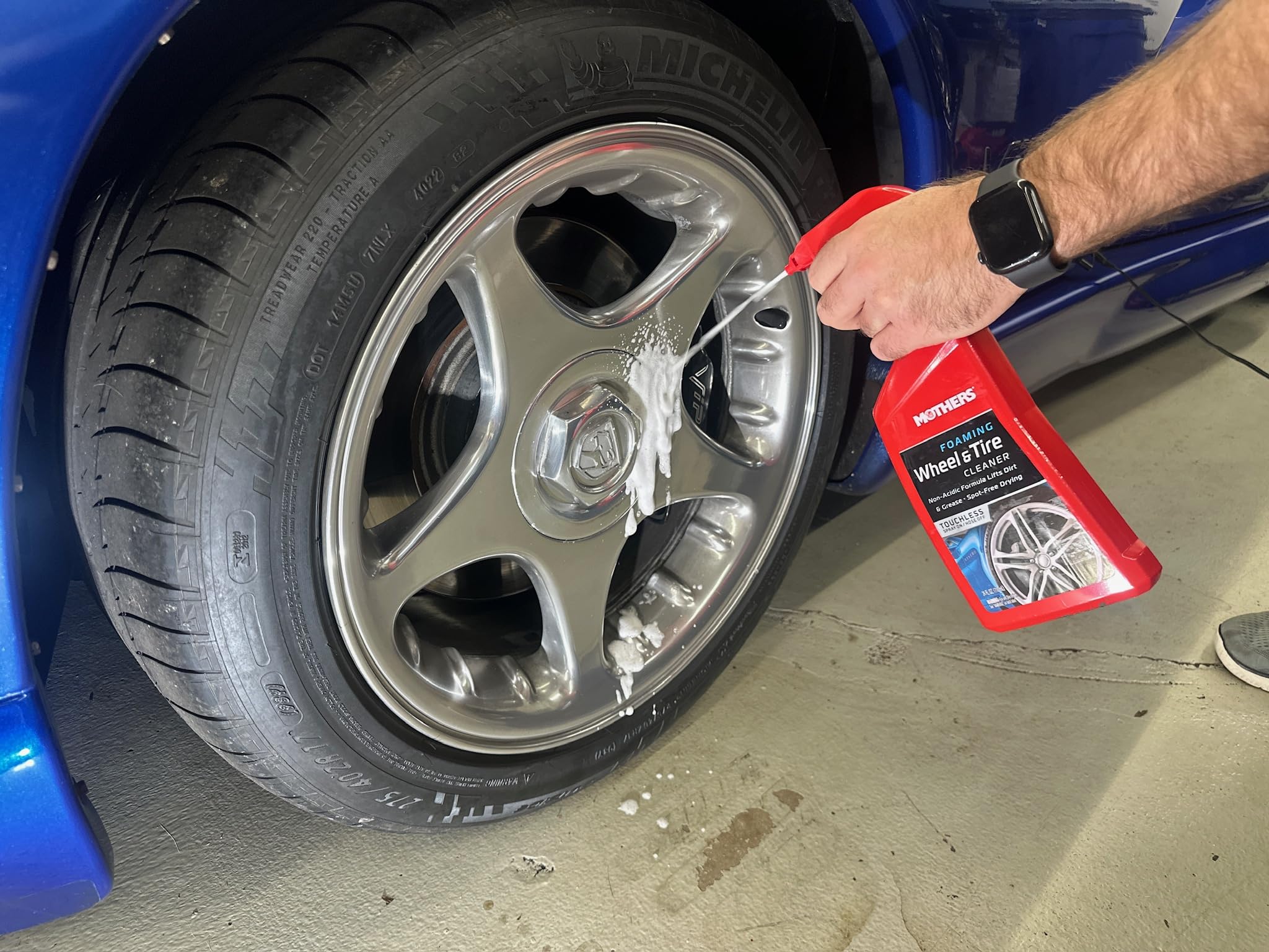 Mothers 05902 Foaming Wheel & Tire Cleaner - 1 Gallon | Heavy-Duty Car & Truck Rim Cleaner | Safe for Alloy, Chrome & Painted Wheels | Perfect for Auto Detailing & DIY Car Wash