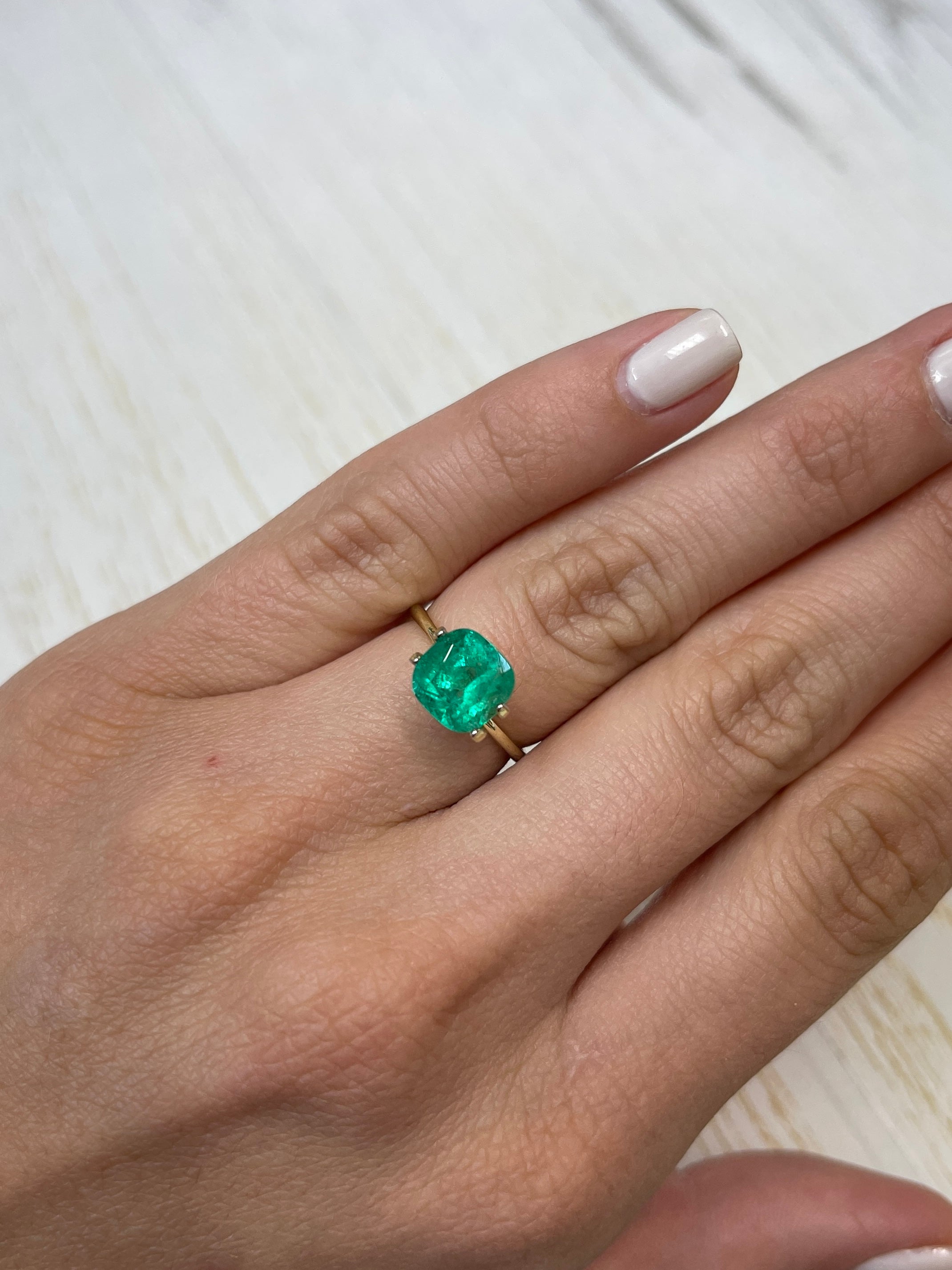 2.63 Carat Natural Colombian Emerald - 8.5x8.5mm Loose Cushion Cut Gemstone for Jewelry Making, Engagement Rings & Luxury Gifts