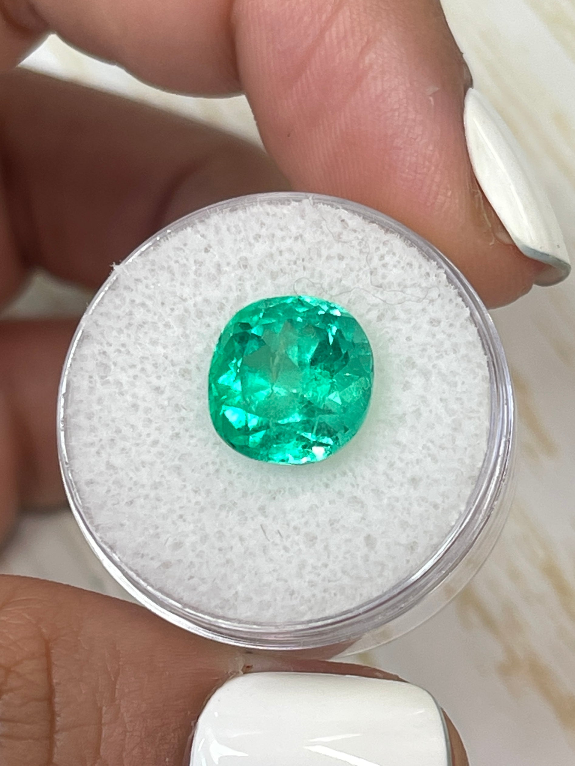 4.94 Carat Natural Colombian Emerald - Cushion Cut Loose Gemstone (10.8x10.3mm) Fine Green for Jewelry Making & Engagement Rings