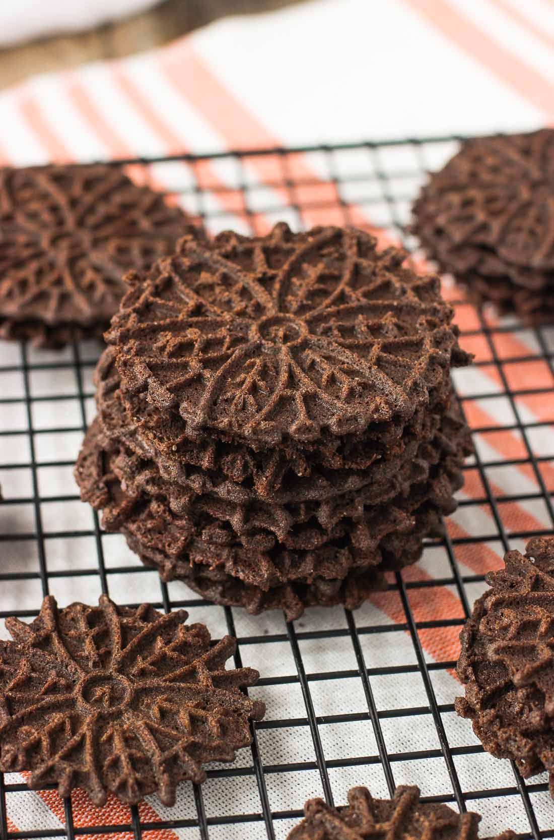Reko Pizzelle Authentic Italian Waffle Cookies - Vanilla Flavor, 7oz (6-Pack) | Perfect for Dessert, Snacks, Coffee & Tea Time, Gift Giving & Holiday Treats