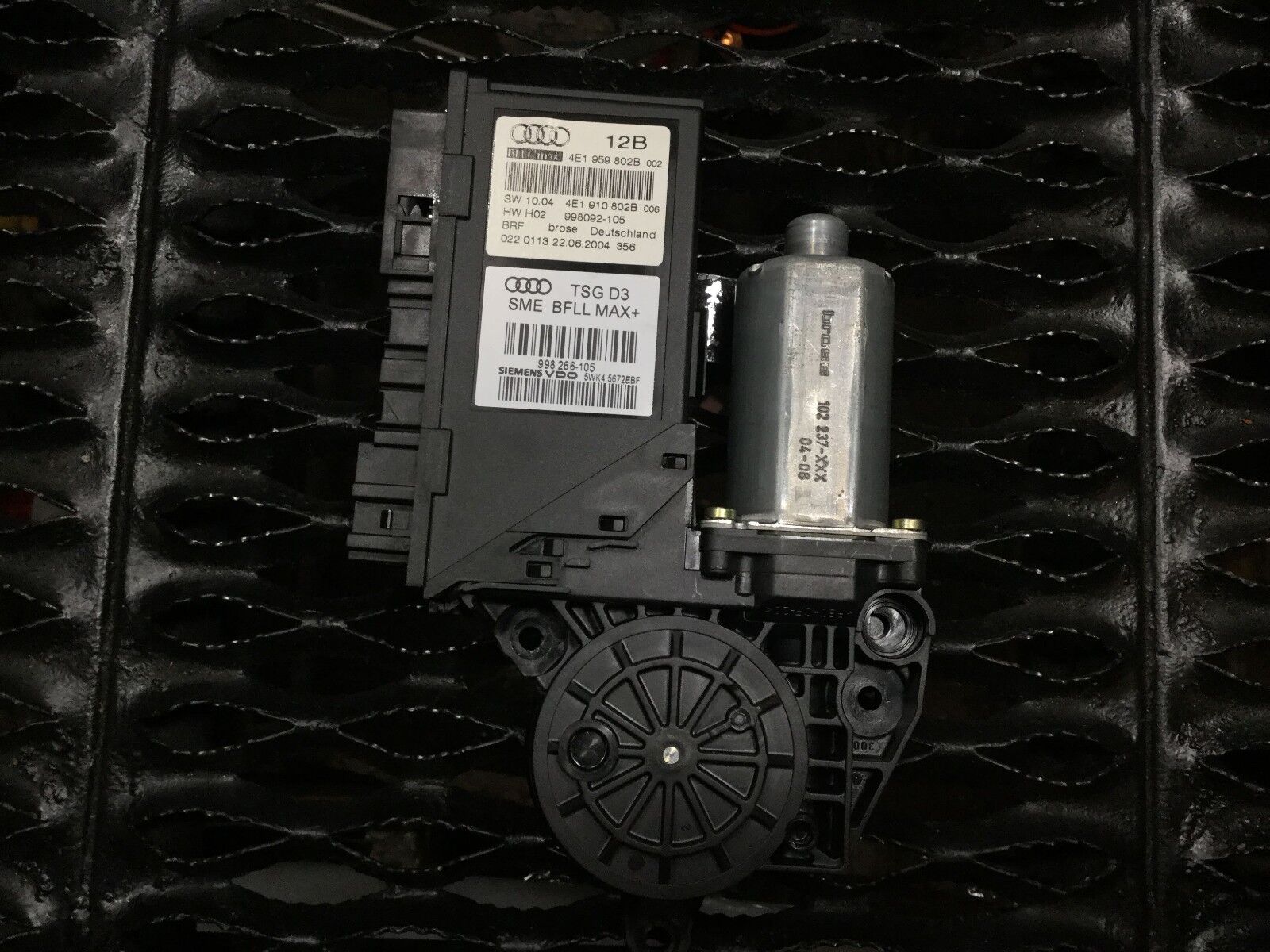 2003-2007 Audi A8 Front Right Passenger Door Window Motor Replacement - OEM Quality - Perfect for Smooth Window Operation & Repair