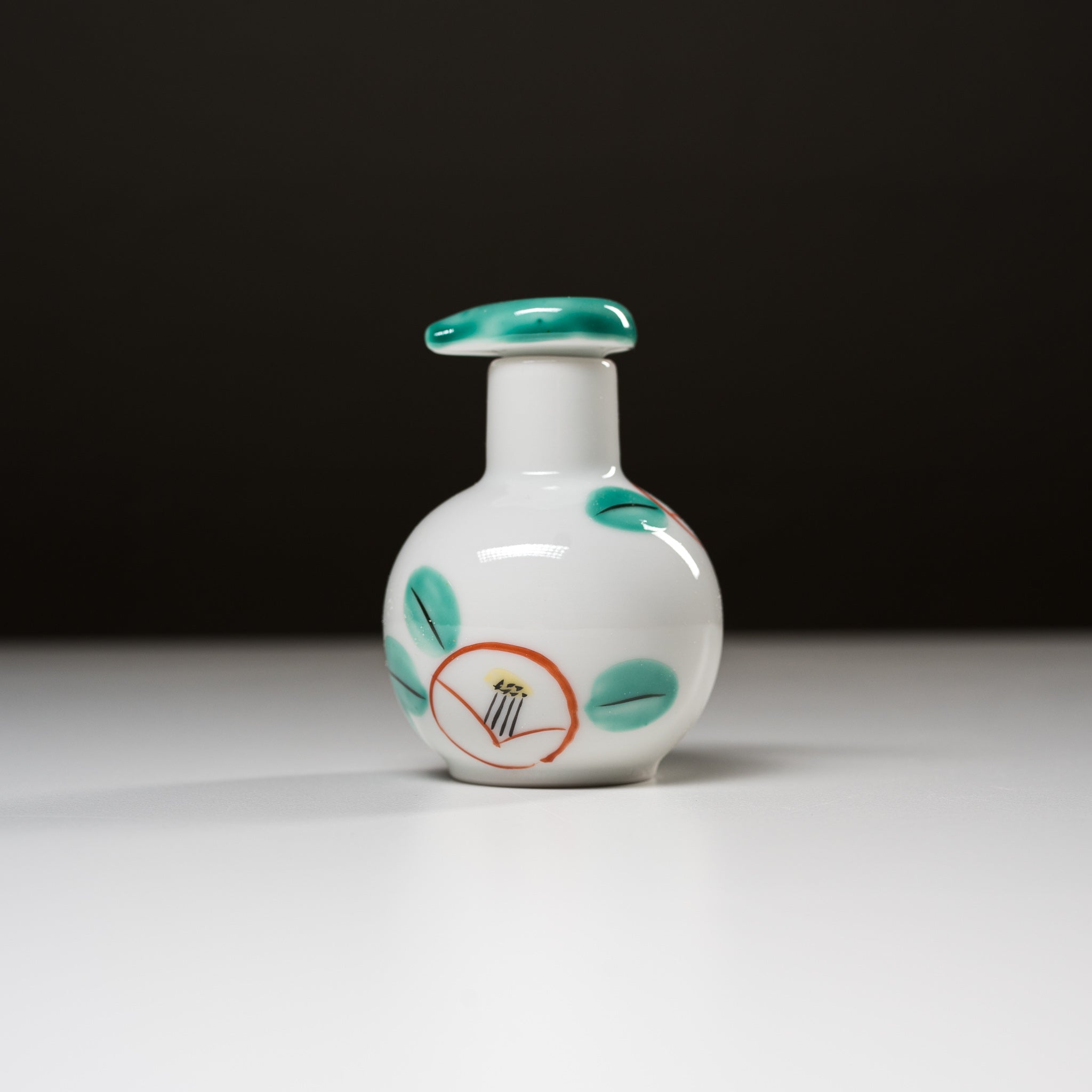 Premium Zoho Gama Soy Sauce Dispenser with Saucer - Eco-Friendly Green Kitchen Accessory for Sushi, Stir Fry & Asian Cuisine