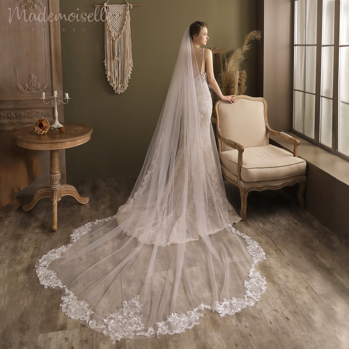 Elizabeth Veil - Elegant Bridal Wedding Veil with Lace Trim for Bride, Church Ceremony & Photo Shoots