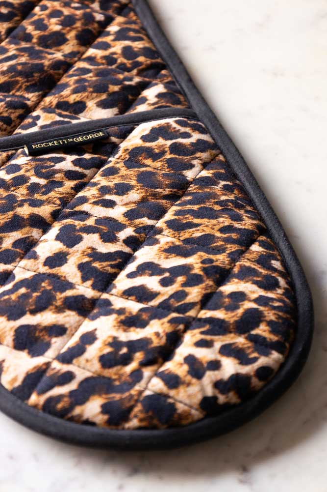 Premium Leopard Print Oven Mitts - Heat Resistant Kitchen Gloves for Baking, Grilling & Cooking - Stylish & Durable Protection for Hot Pans & Dishes