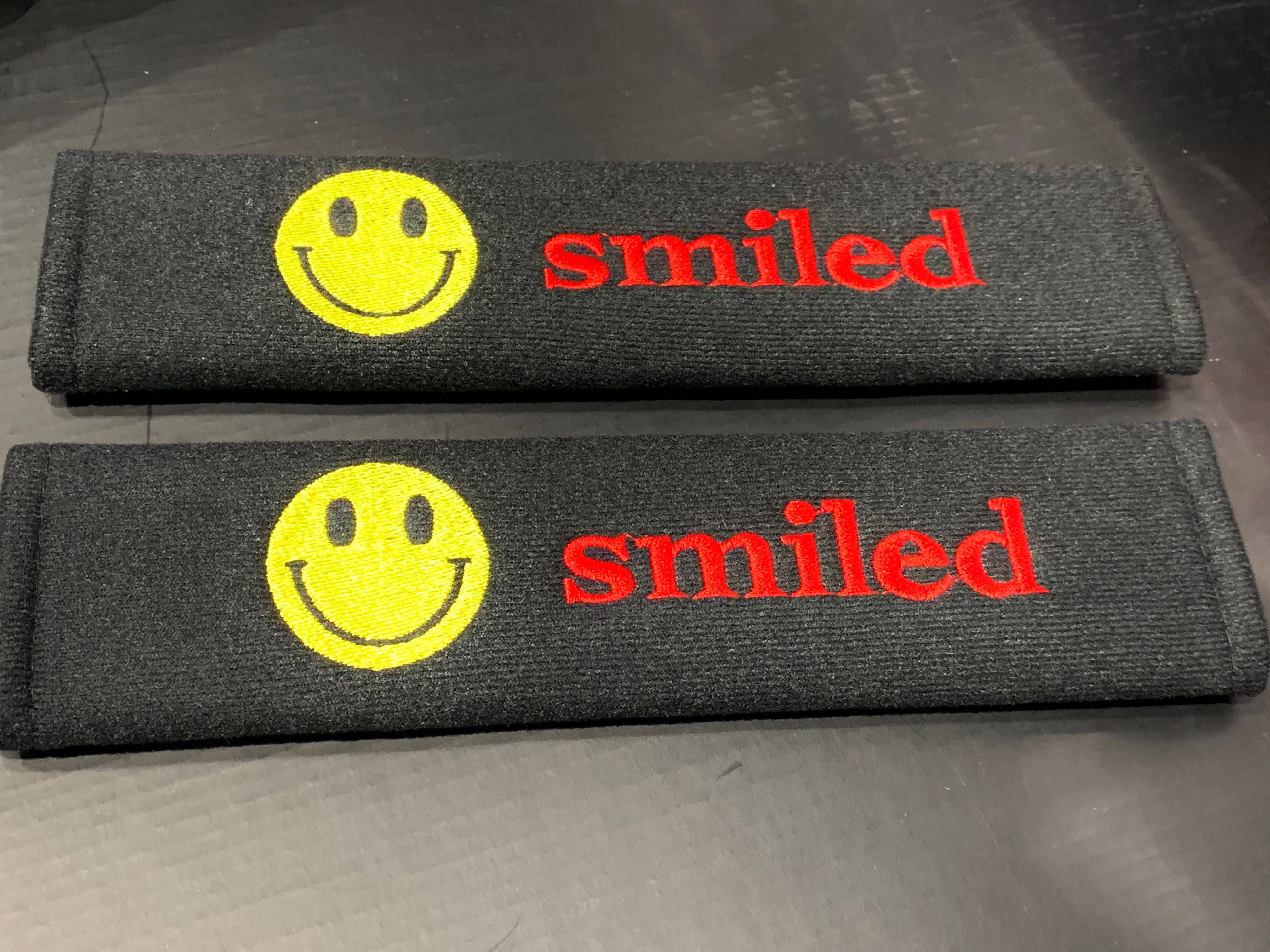 Universal Smiling Face Seat Belt Pad Cover Protector - Soft Shoulder Cushion for Comfortable Car Rides - Perfect for Long Drives, Commuting, and Road Trips