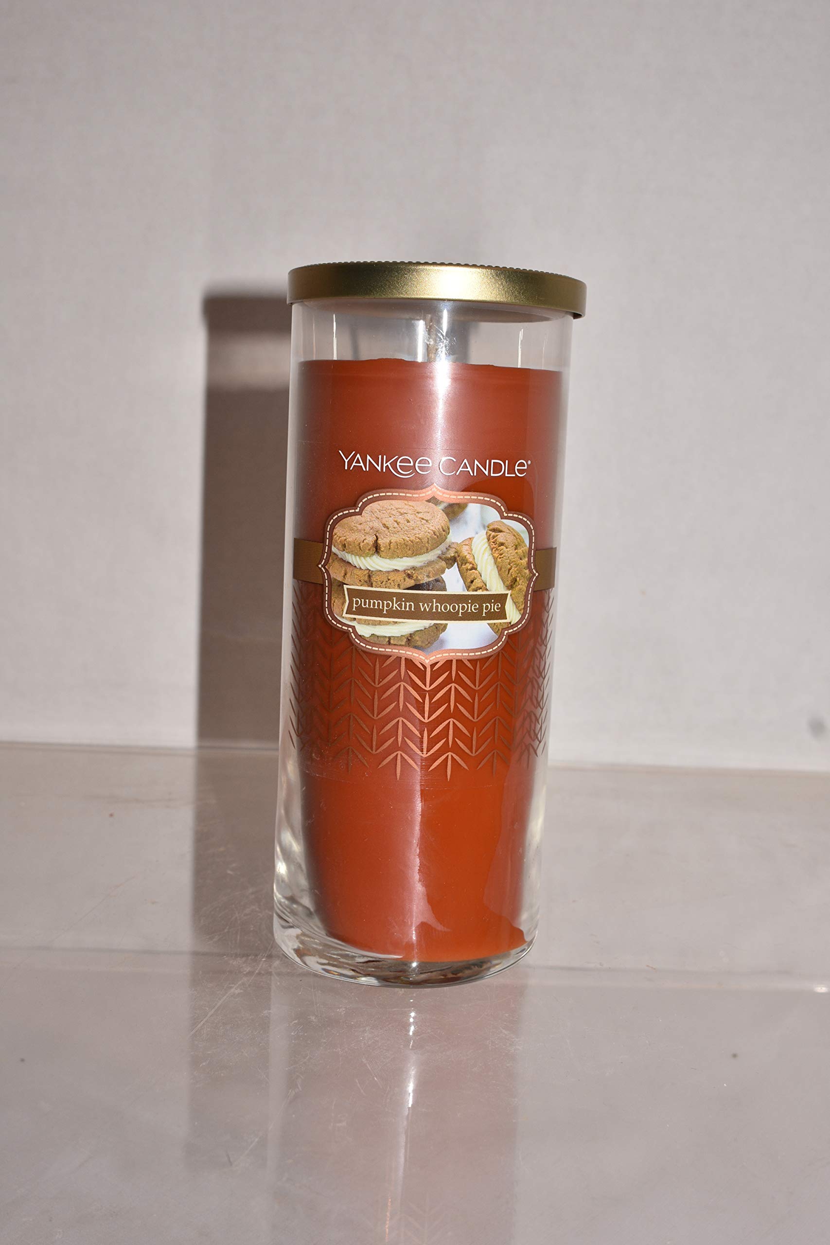 Yankee Candle Shimmering Pine Medium Pillar Candle - Holiday Home Decor, Christmas Scented Candle for Cozy Winter Nights & Festive Atmosphere