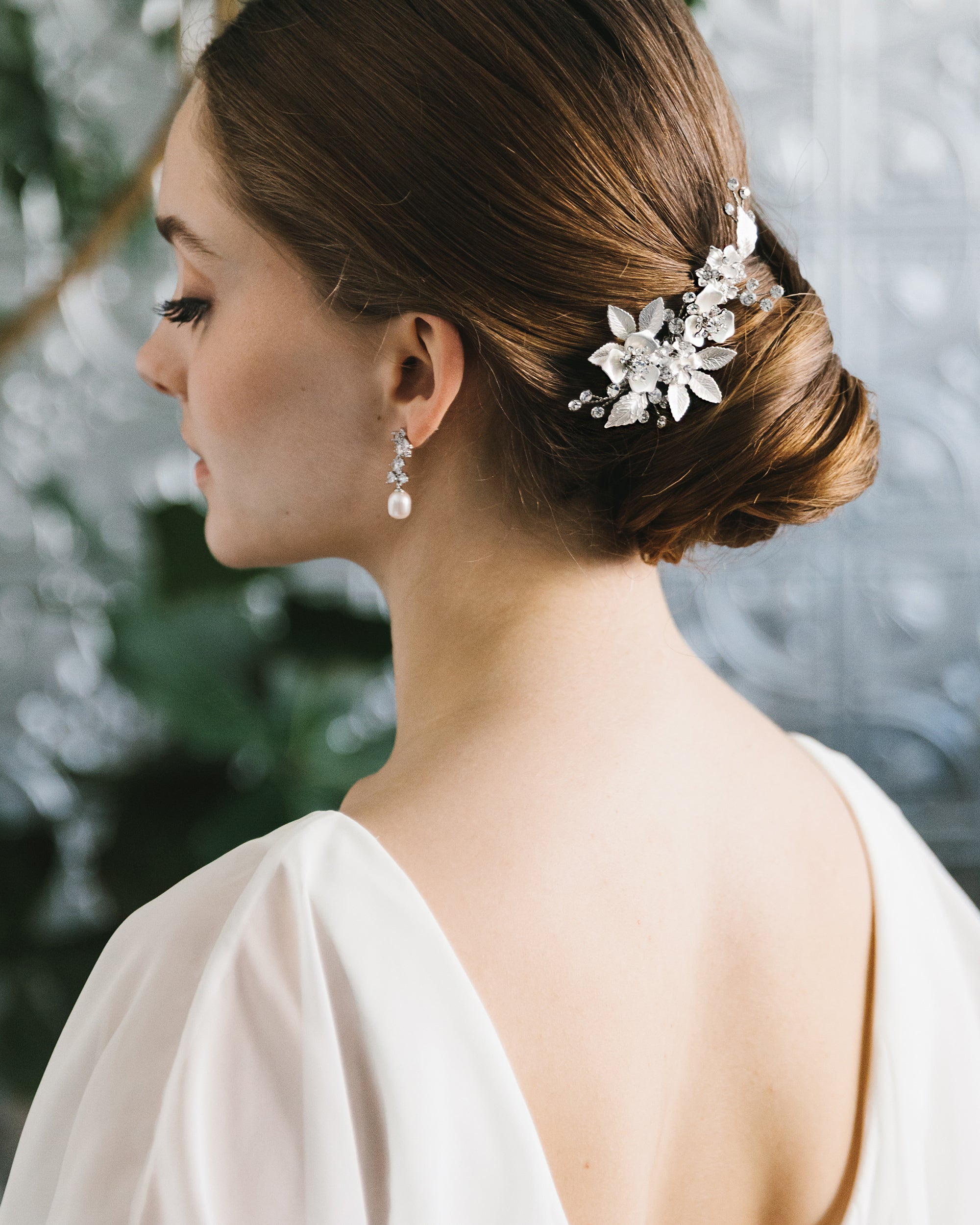 Elegant Floral Bridal Hair Comb for Wedding - Handmade Pearl & Crystal Bridesmaid Hair Accessories for Bridal Shower, Boho Wedding, and Special Occasions