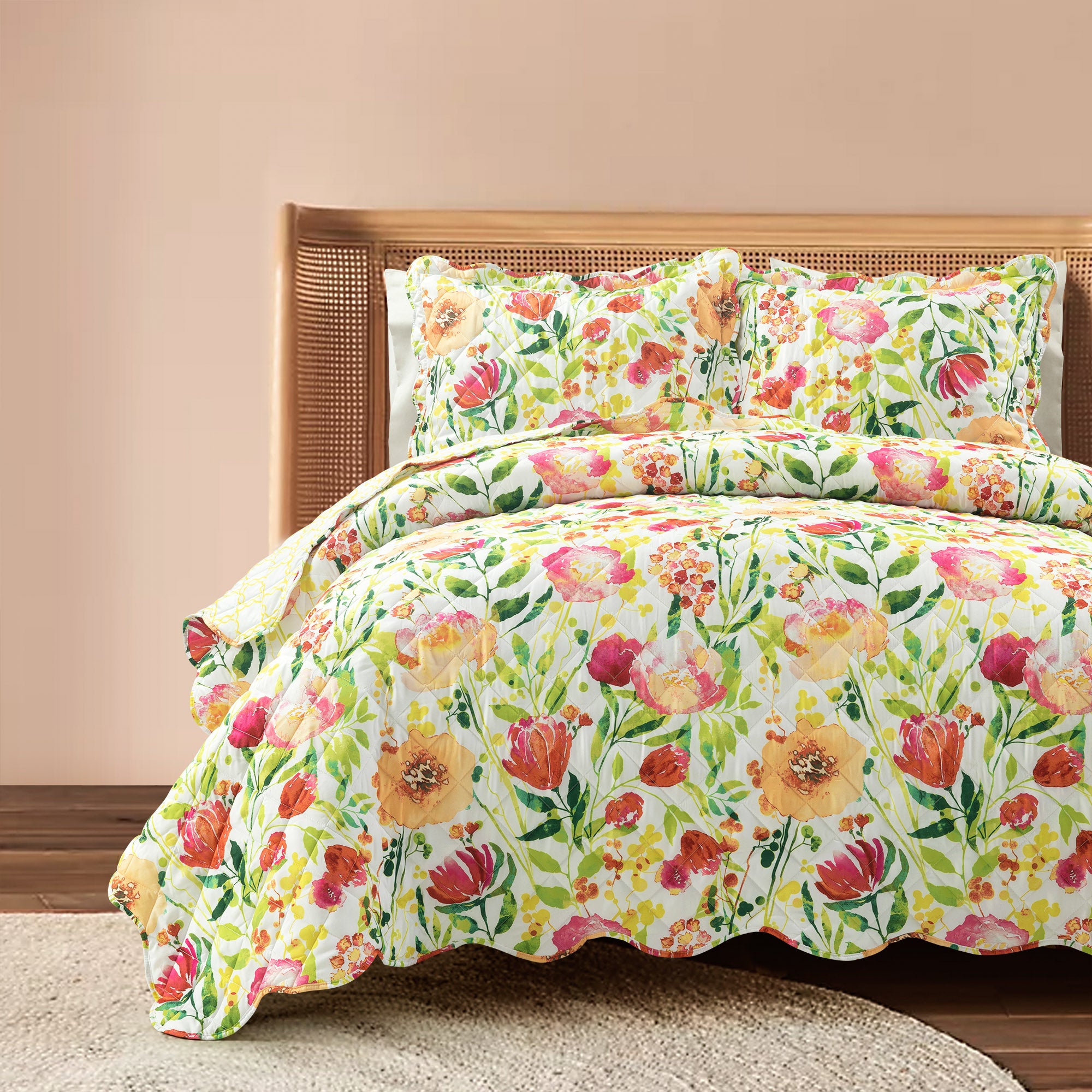 Leilani Watercolor Floral 3-Piece Quilt Set with Scallop Edge - Queen Size Bedding for Coastal & Boho Bedroom Decor