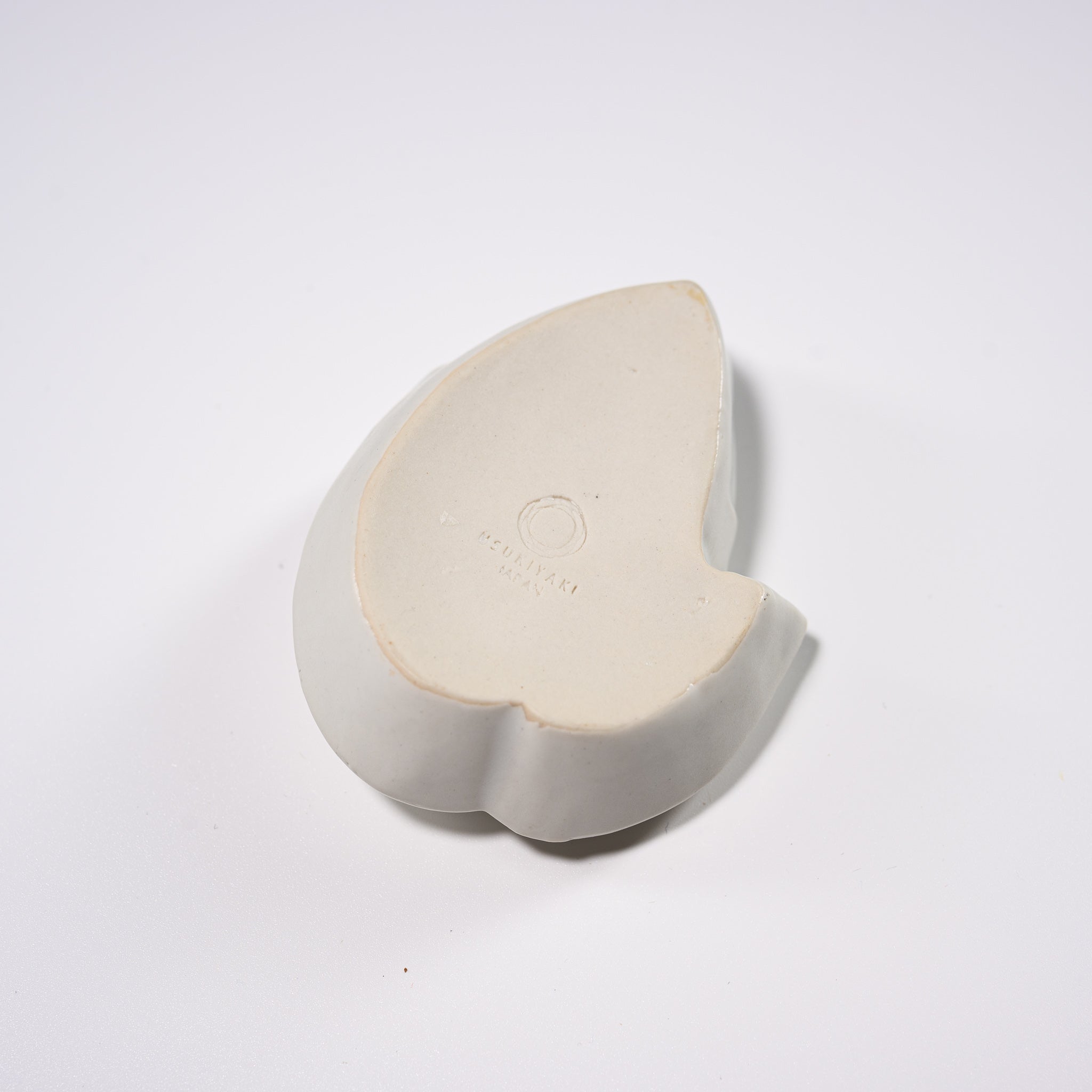 USUKIYAKI Handmade Chopstick Rest - Elegant Lotus Design Japanese Ceramic Tableware for Sushi, Asian Dining & Home Decor