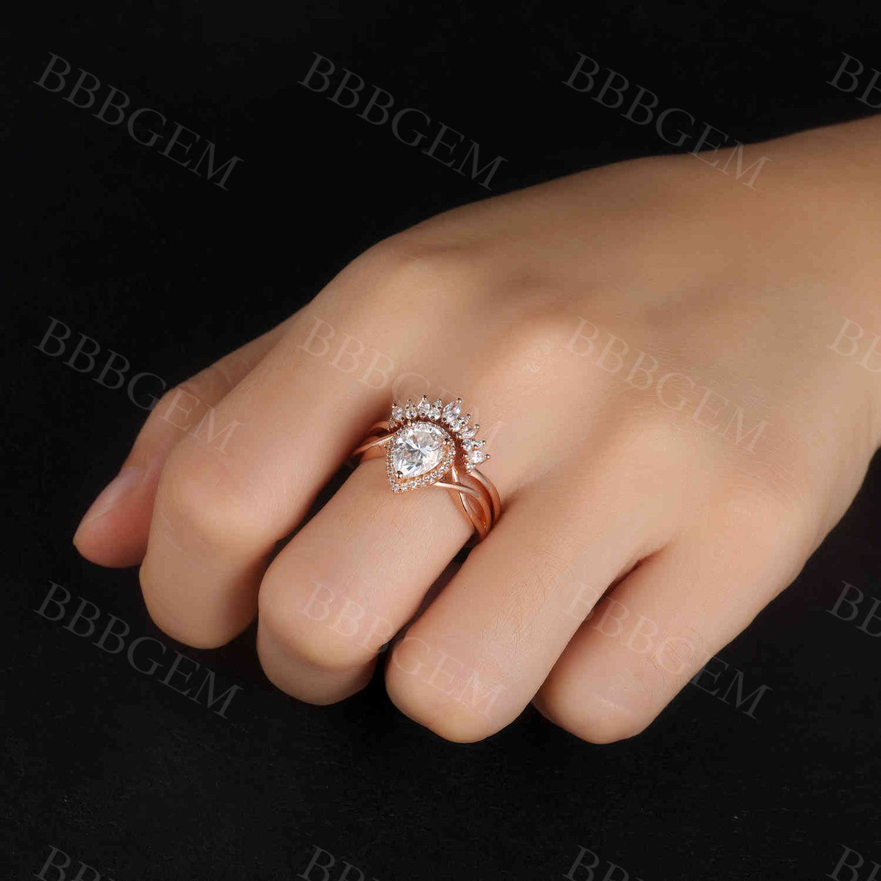 2-Piece Pear Shaped Engagement Ring & Rose Gold Cluster Chevron Wedding Band Set - Perfect for Proposals, Anniversaries & Bridal Jewelry