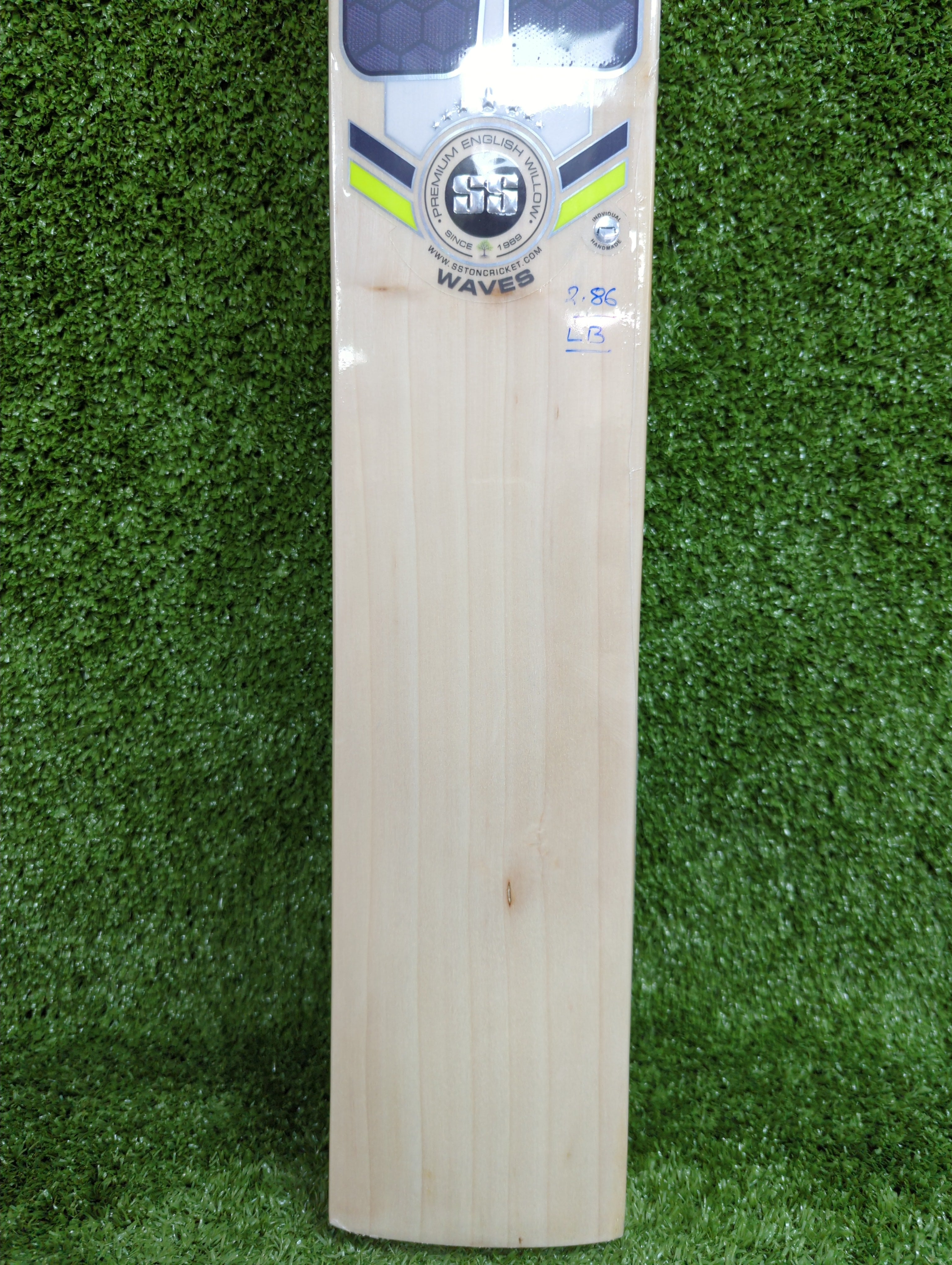 Premium SS Waves English Willow Cricket Bat - Long Blade for Professional Players - Perfect for Matches, Practice & Training Sessions