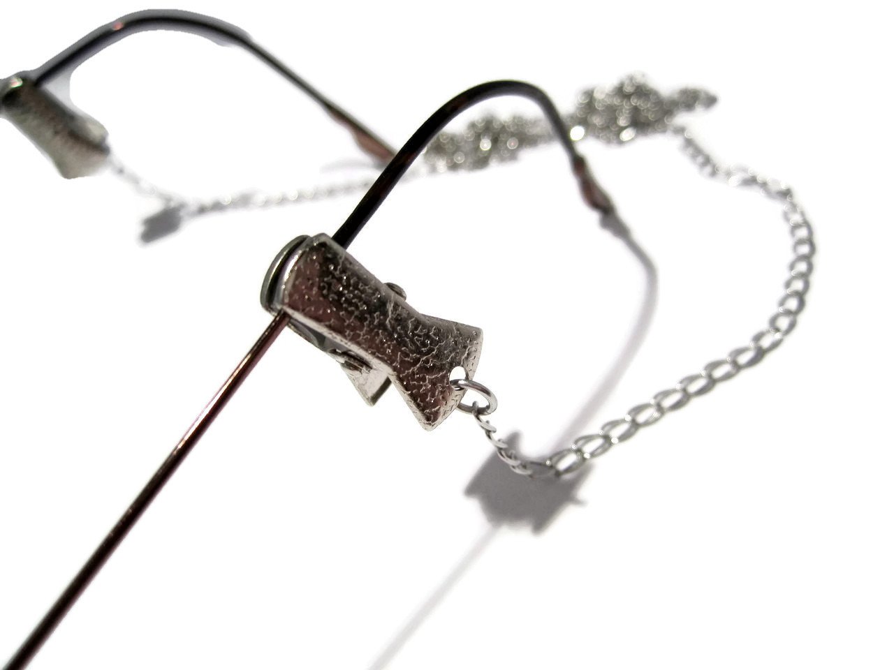 Oval Chain Clip Eyeglass Holder - Stylish Glasses Holder with Secure Clip Grips for Reading, Sunglasses & Eyewear - Perfect for Work, Travel & Daily Use