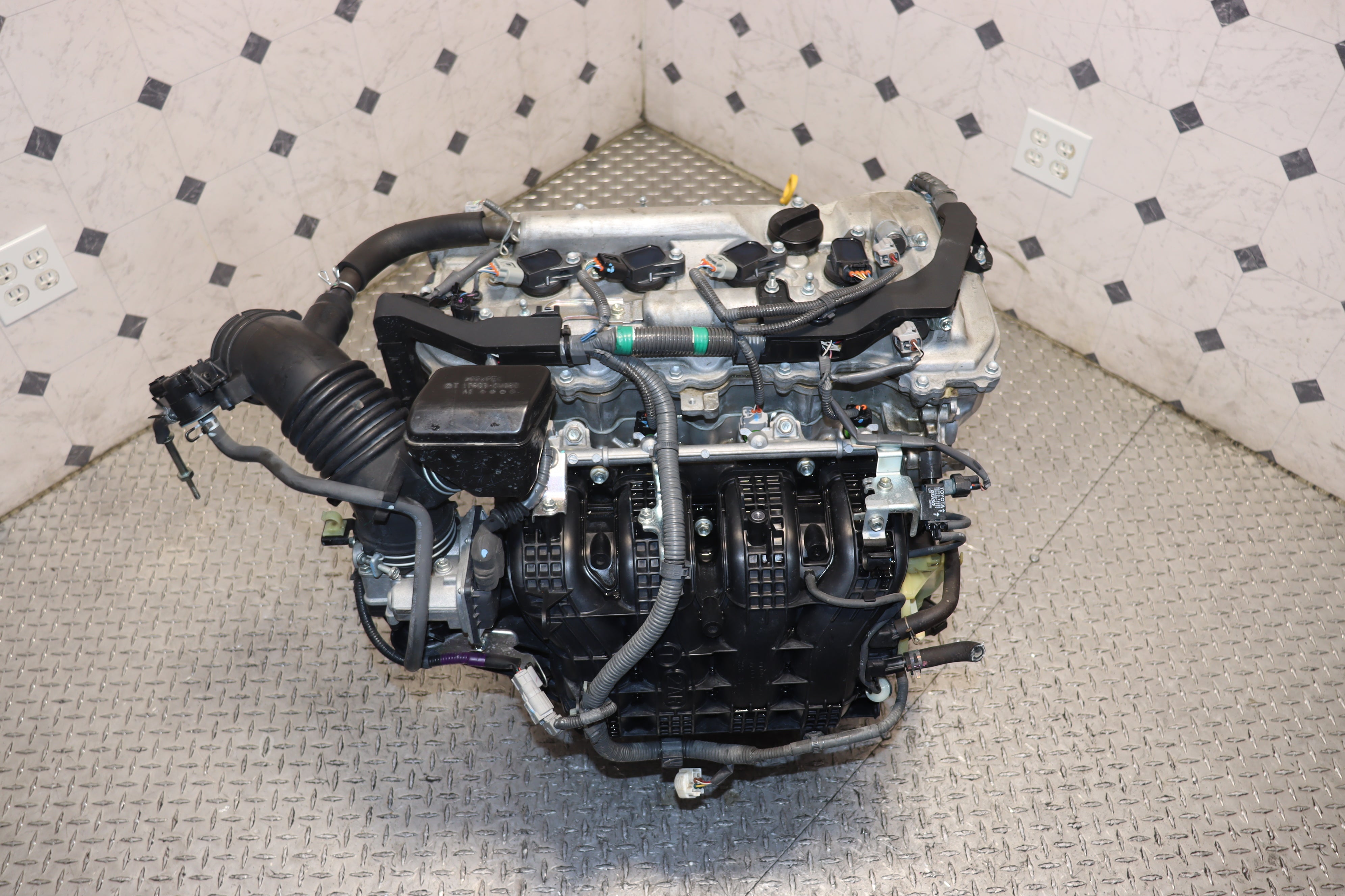 JDM 2AR-FE 2.5L 4Cyl DOHC Engine for 2013-2018 Toyota RAV4 - High Performance Replacement Engine for Smooth Driving & Off-Road Adventures