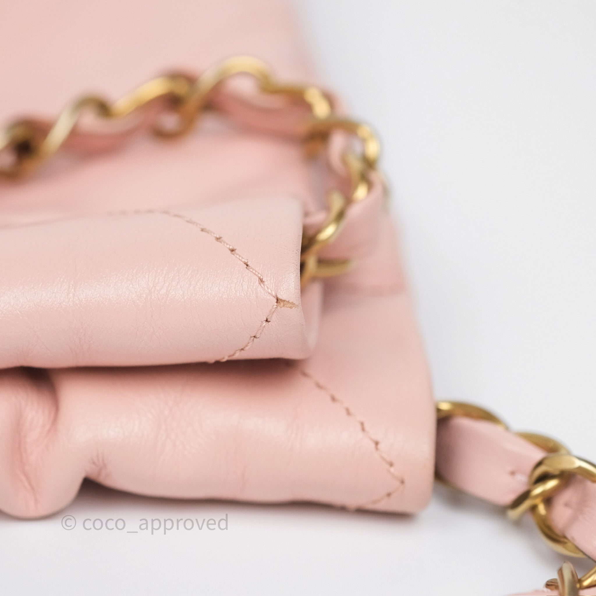 Chanel 22 Medium Handbag in Pink Crumpled Calfskin with Aged Gold Hardware - Luxury Crossbody Bag for Women, Perfect for Date Night & Special Occasions
