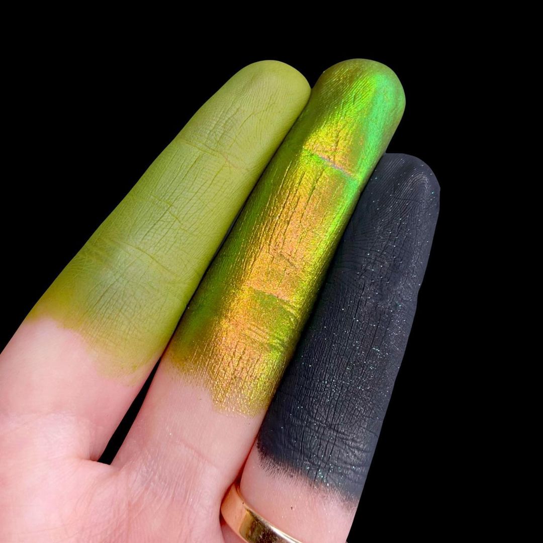 Unique & Bold Eyeshadow Palette - Vibrant Colors for Creative Makeup Looks | Perfect for Halloween, Cosplay & Artistic Expression
