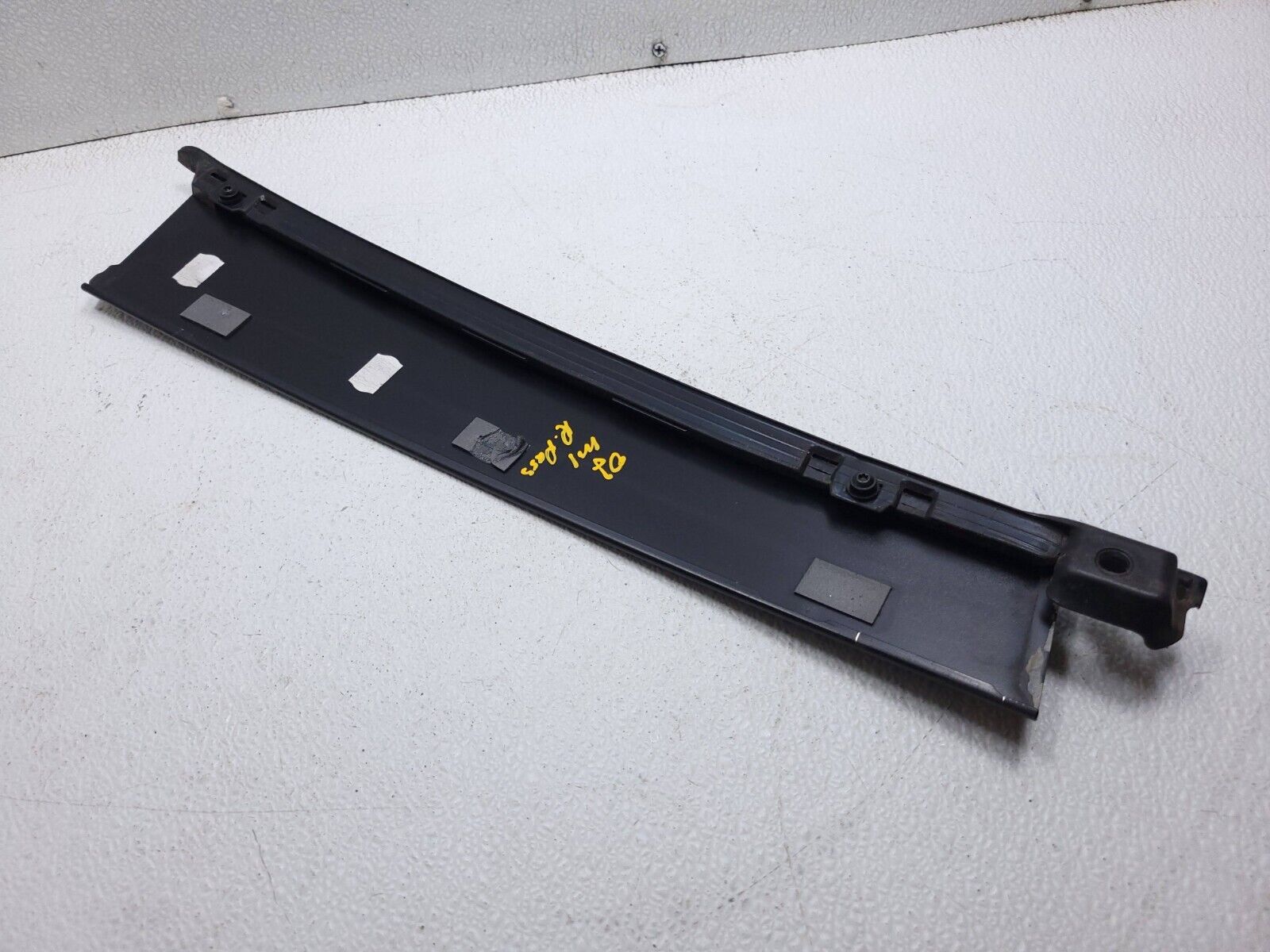 2006-2011 Mercedes ML500 Right Passenger Side Rear B Pillar Molding Trim - OEM Replacement Part for Interior Door Panel Repair | Perfect for Car Restoration & DIY Auto Maintenance
