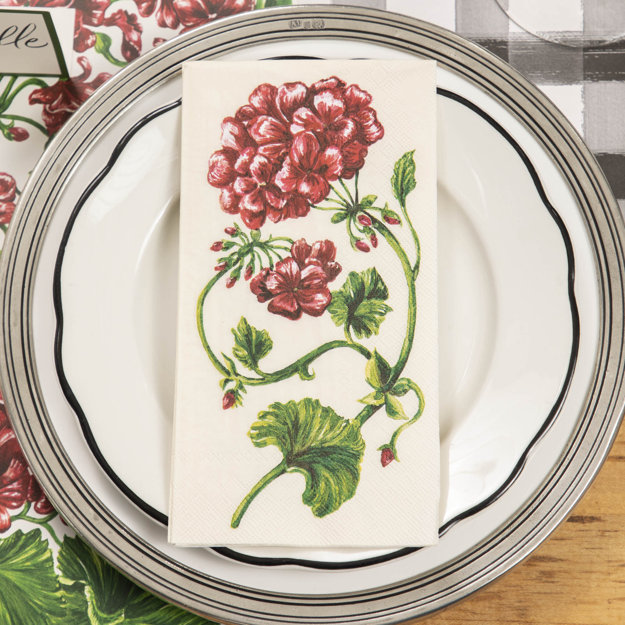 Premium Geranium Printed Paper Napkins - Elegant Floral Design for Dinner Parties, Weddings & Home Decor