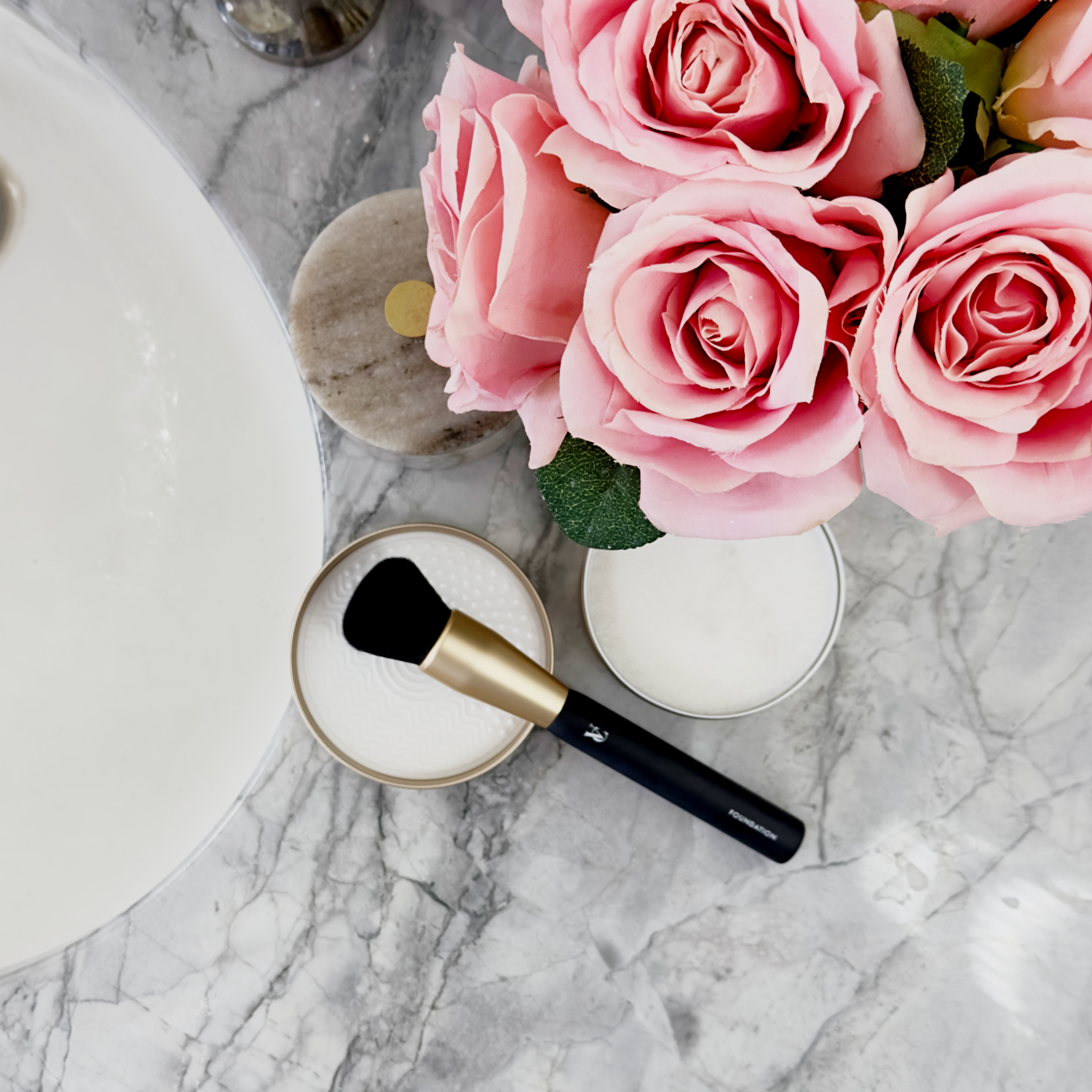 Premium Silicone Makeup Brush Cleaner - Deep Cleans & Extends Brush Life - Perfect for Daily Makeup Tool Cleaning & Professional Salon Use